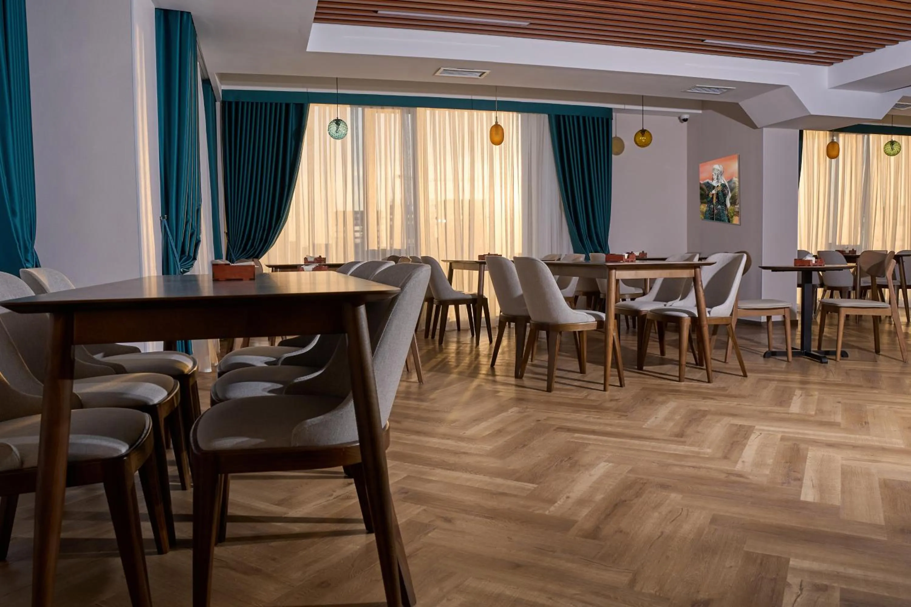 Restaurant/places to eat in Crown Hotel