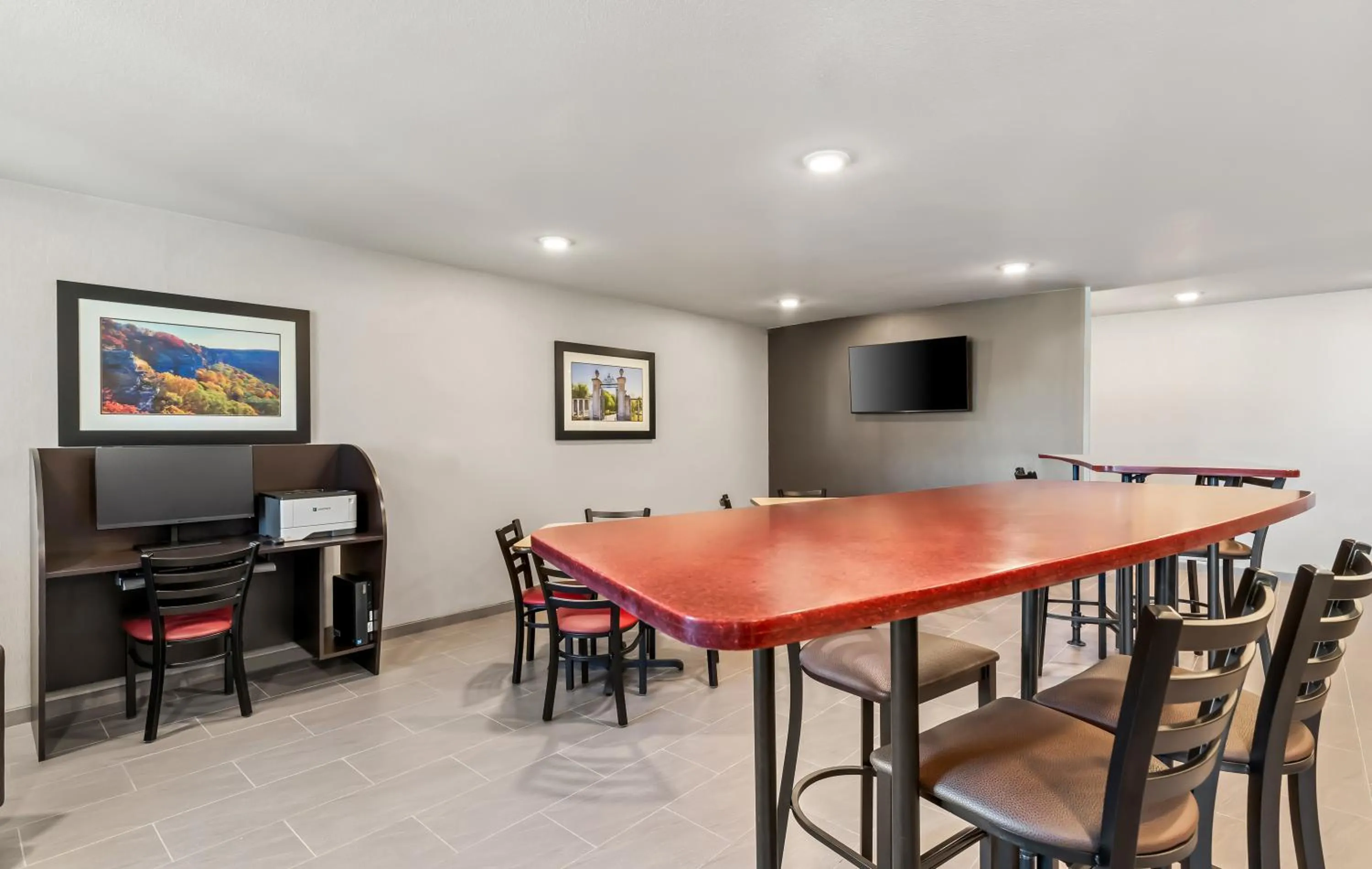 TV and multimedia in My Place Hotel-Bentonville-Rogers, AR