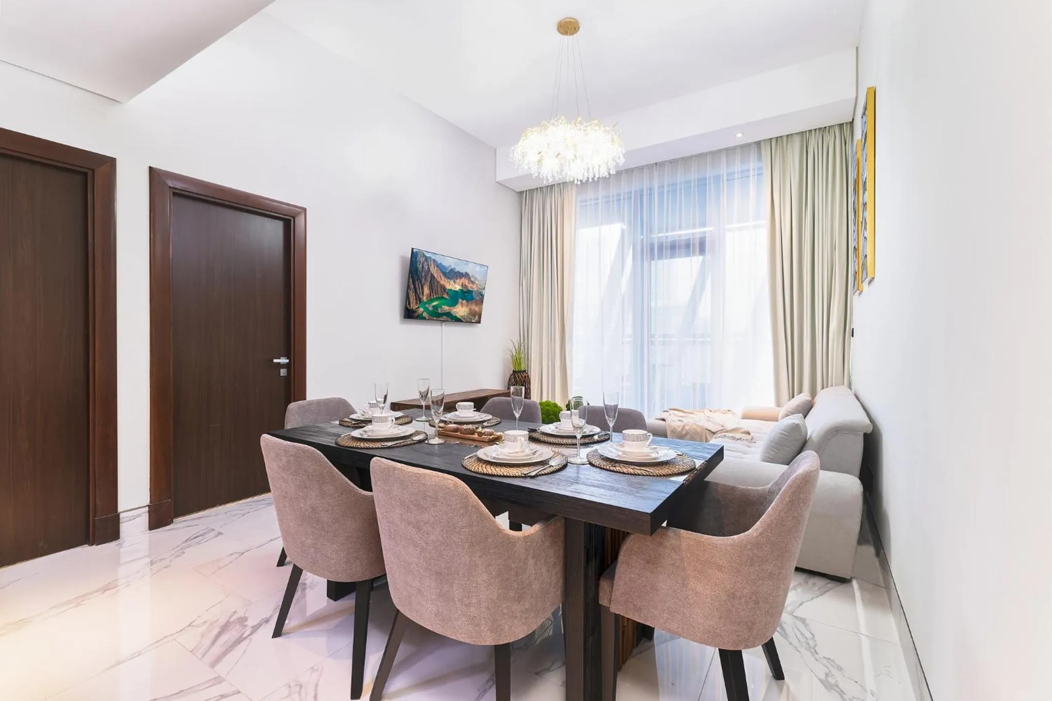 Dining area in GLOBALSTAY J One Tower Apartments at Pearl of UAE
