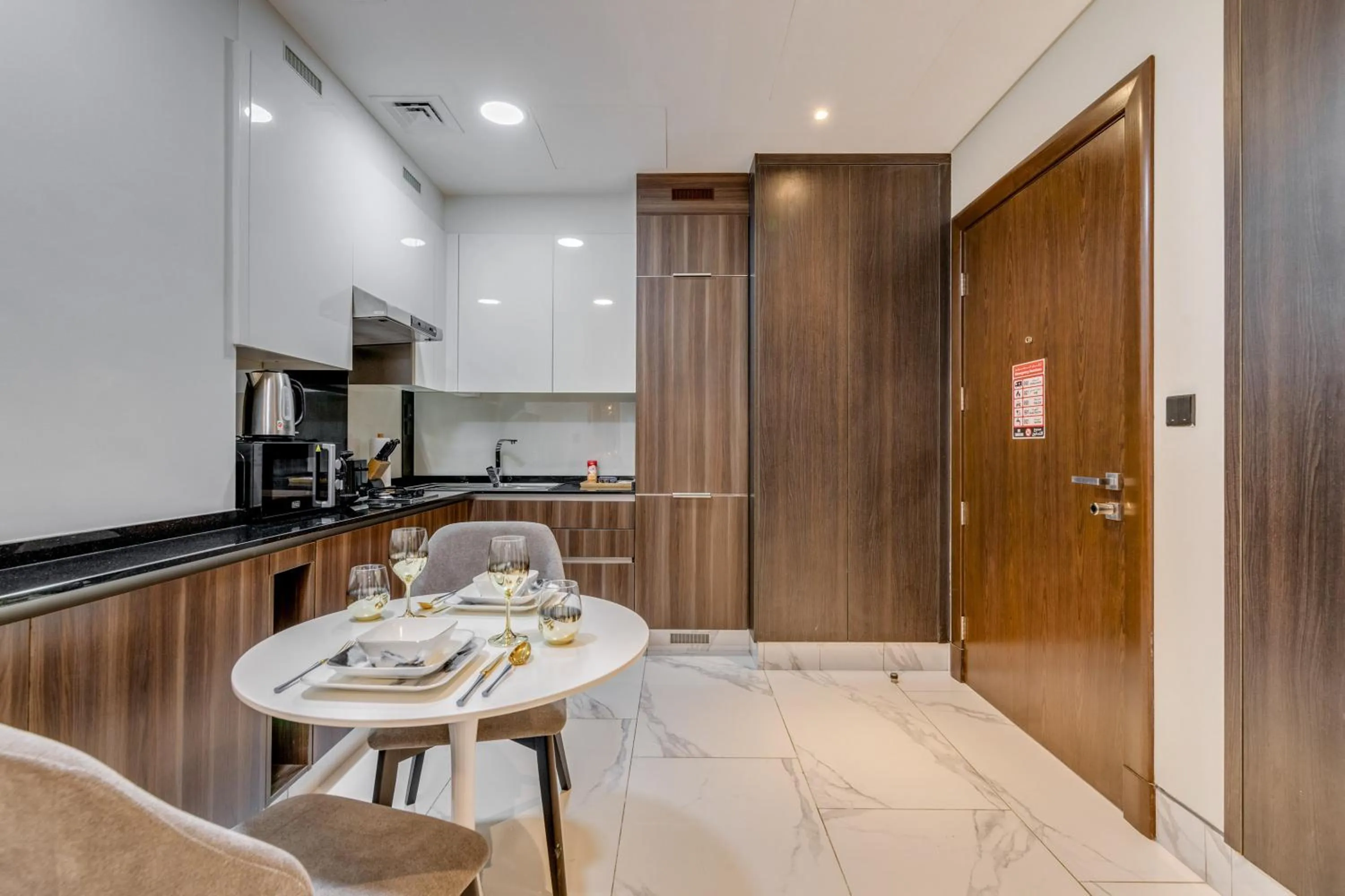 Kitchen or kitchenette in GLOBALSTAY J One Tower Apartments at Pearl of UAE
