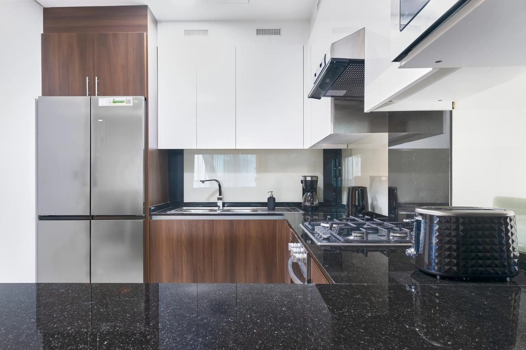 Kitchen or kitchenette in GLOBALSTAY J One Tower Apartments at Pearl of UAE