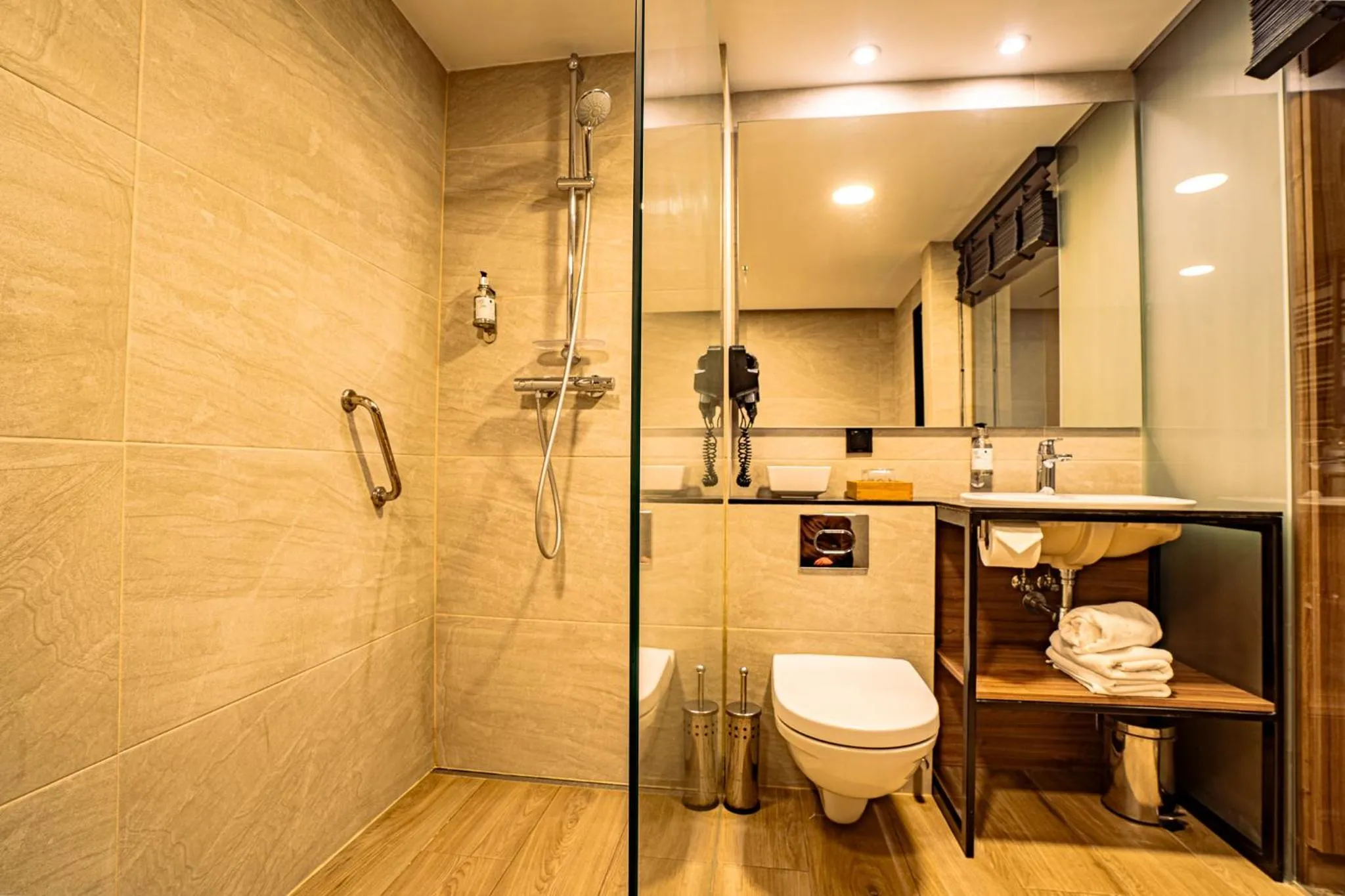 Shower in Mielenko & Spa ex Baltin Hotel