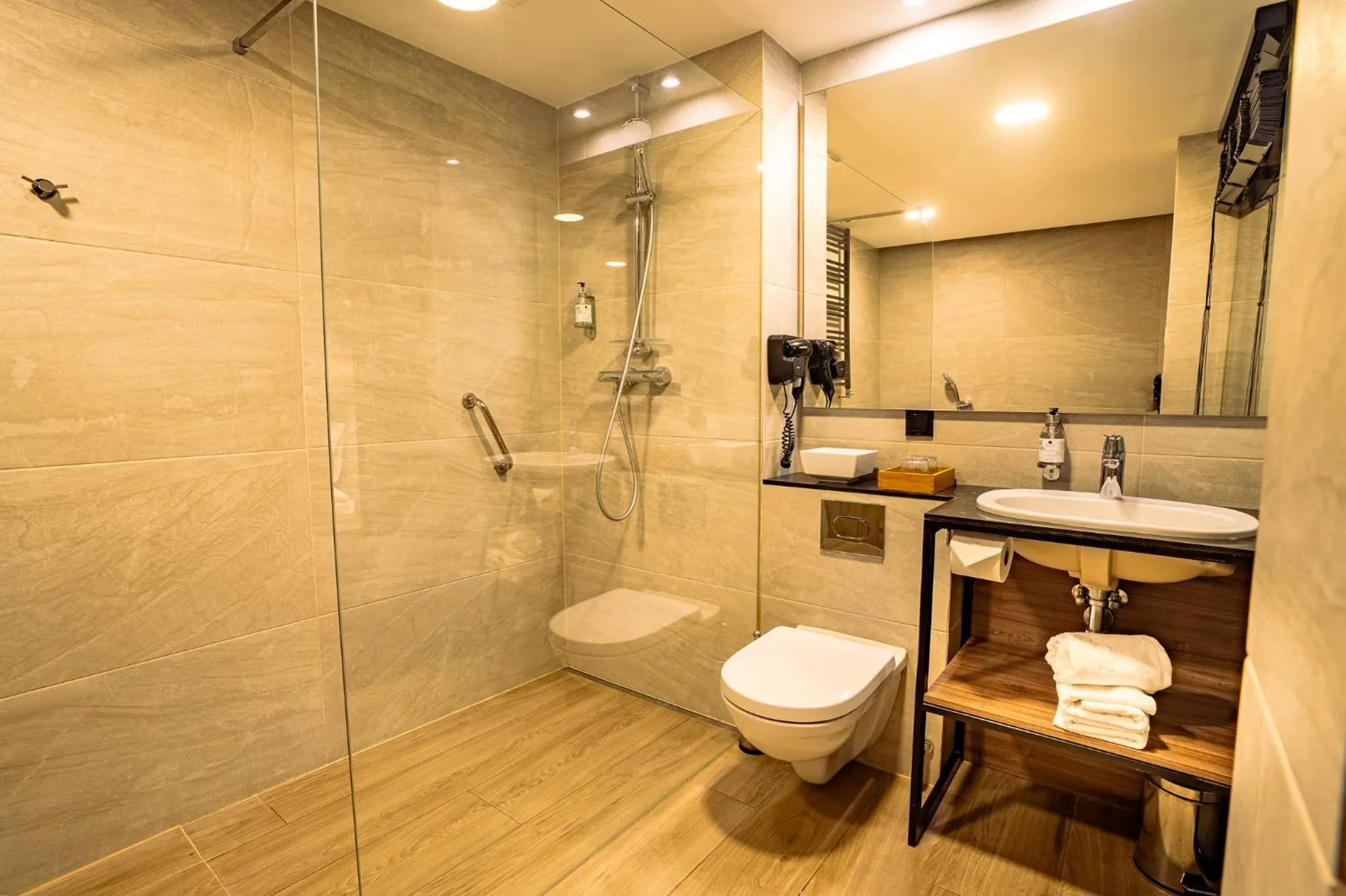 Shower in Mielenko & Spa ex Baltin Hotel