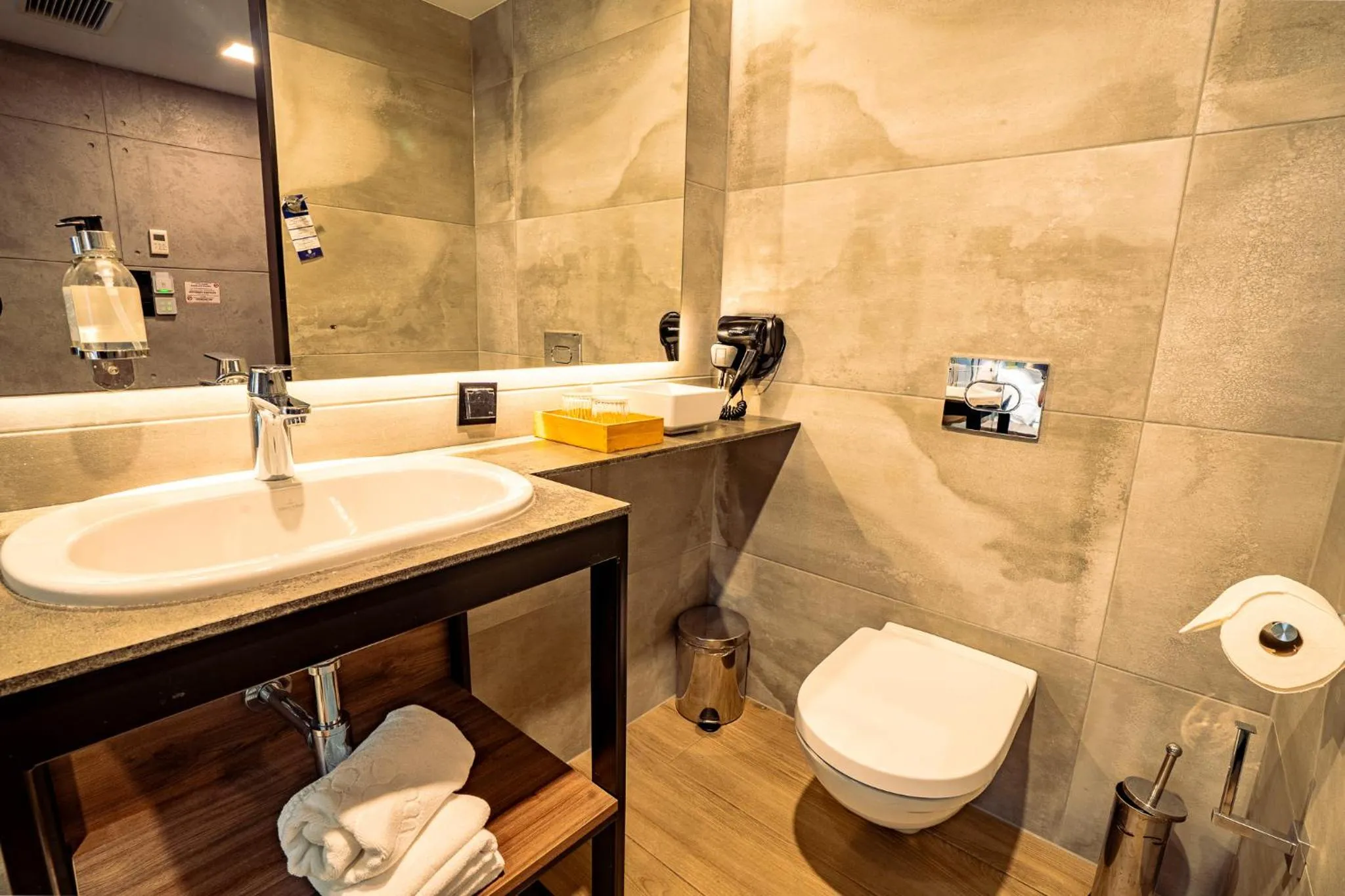 Shower in Mielenko & Spa ex Baltin Hotel