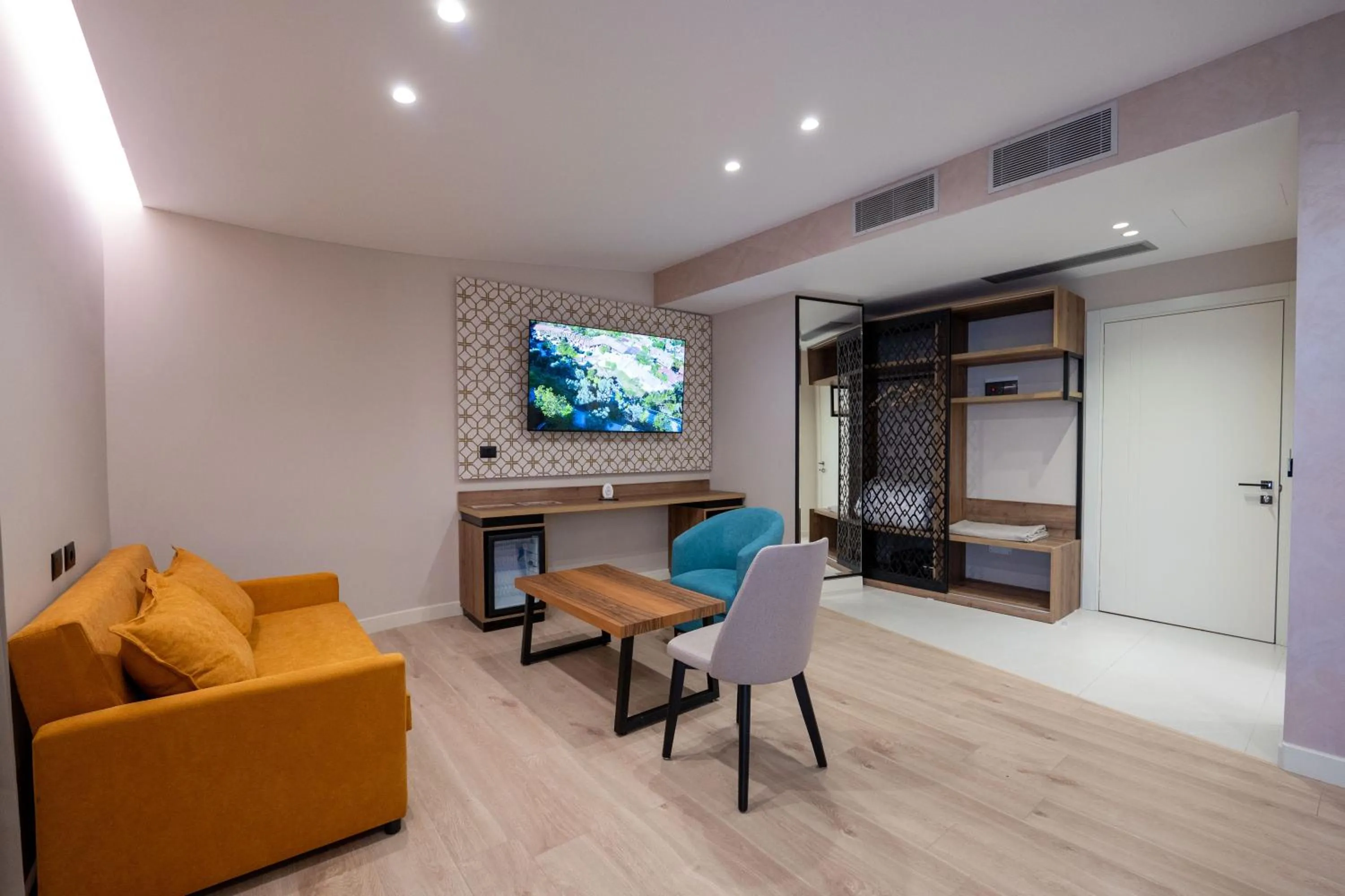 Communal lounge/ TV room in Hotel Dior