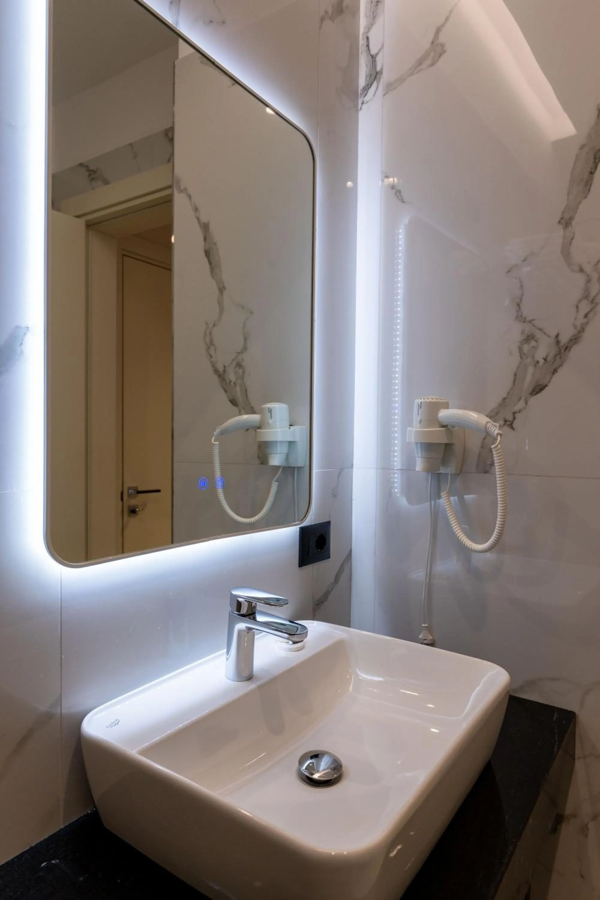 Shower in Hotel Dior