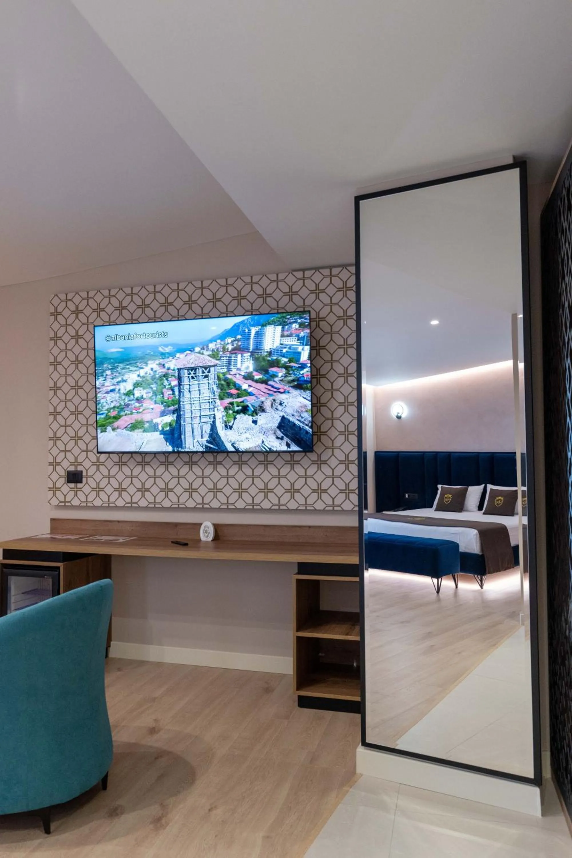 Communal lounge/ TV room in Hotel Dior