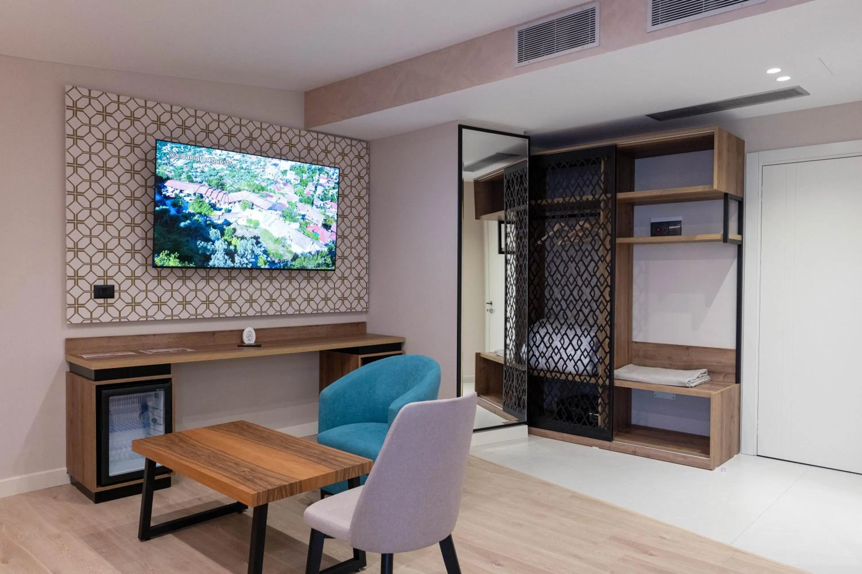 Communal lounge/ TV room in Hotel Dior