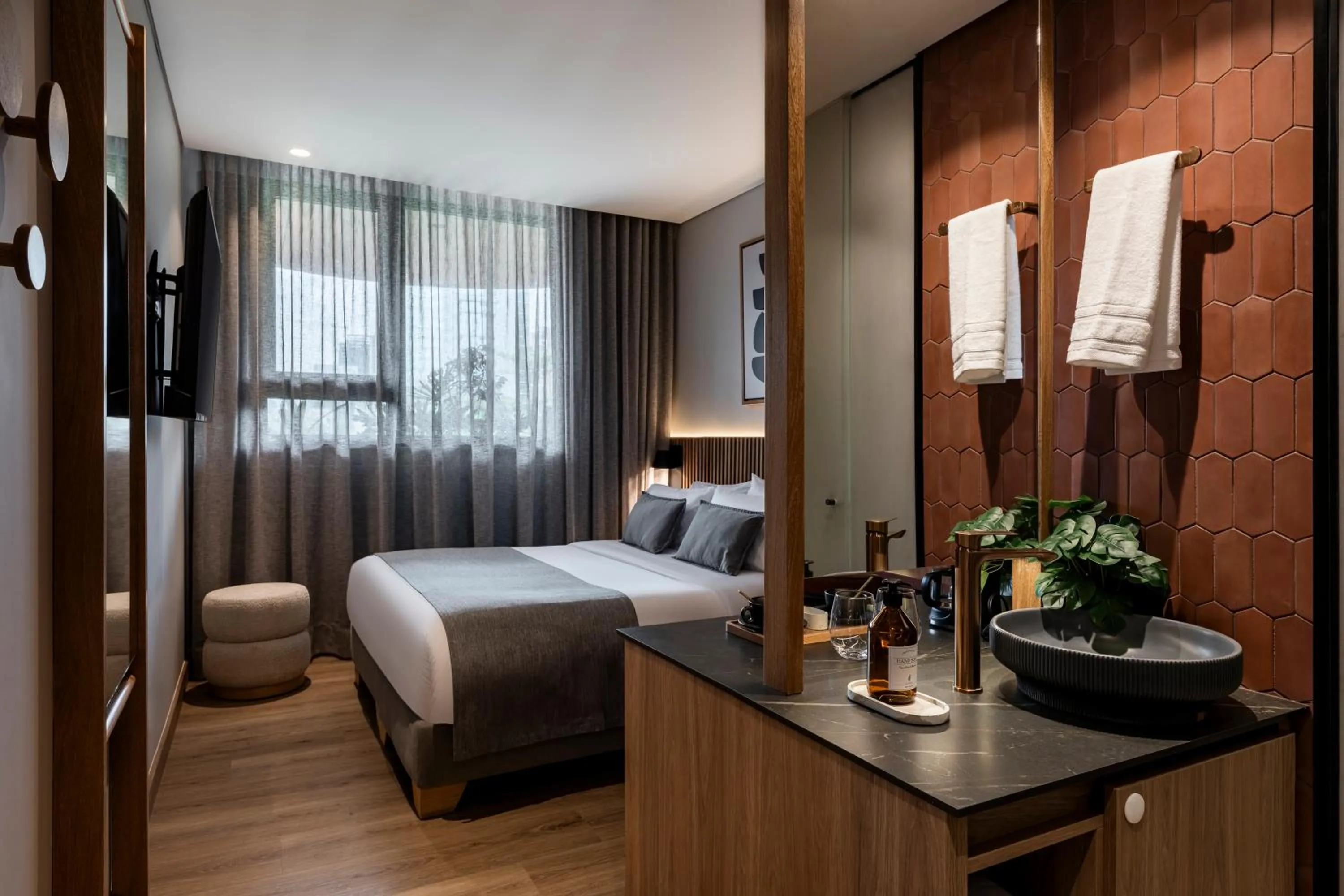 Photo of the whole room, Bed in Heiss Hotel By Jalo