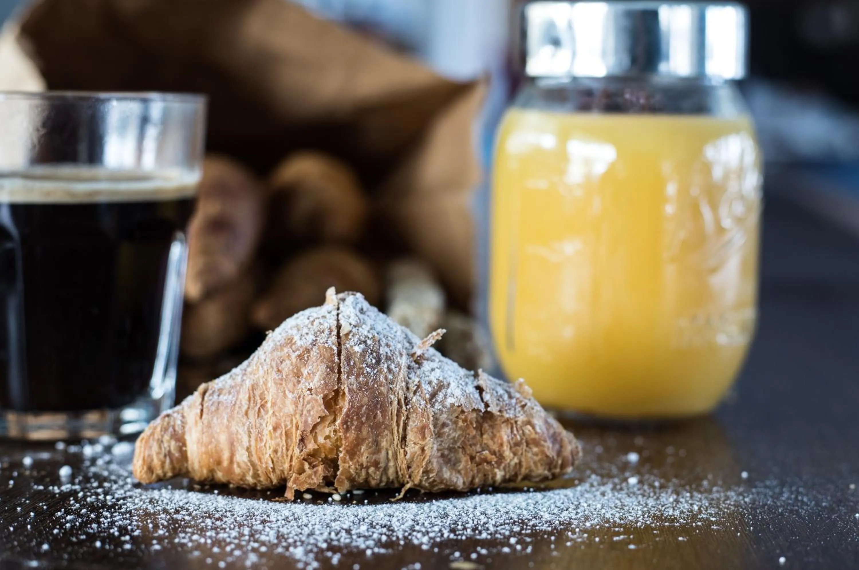 Food and drinks in Aloni Hotel & Suites