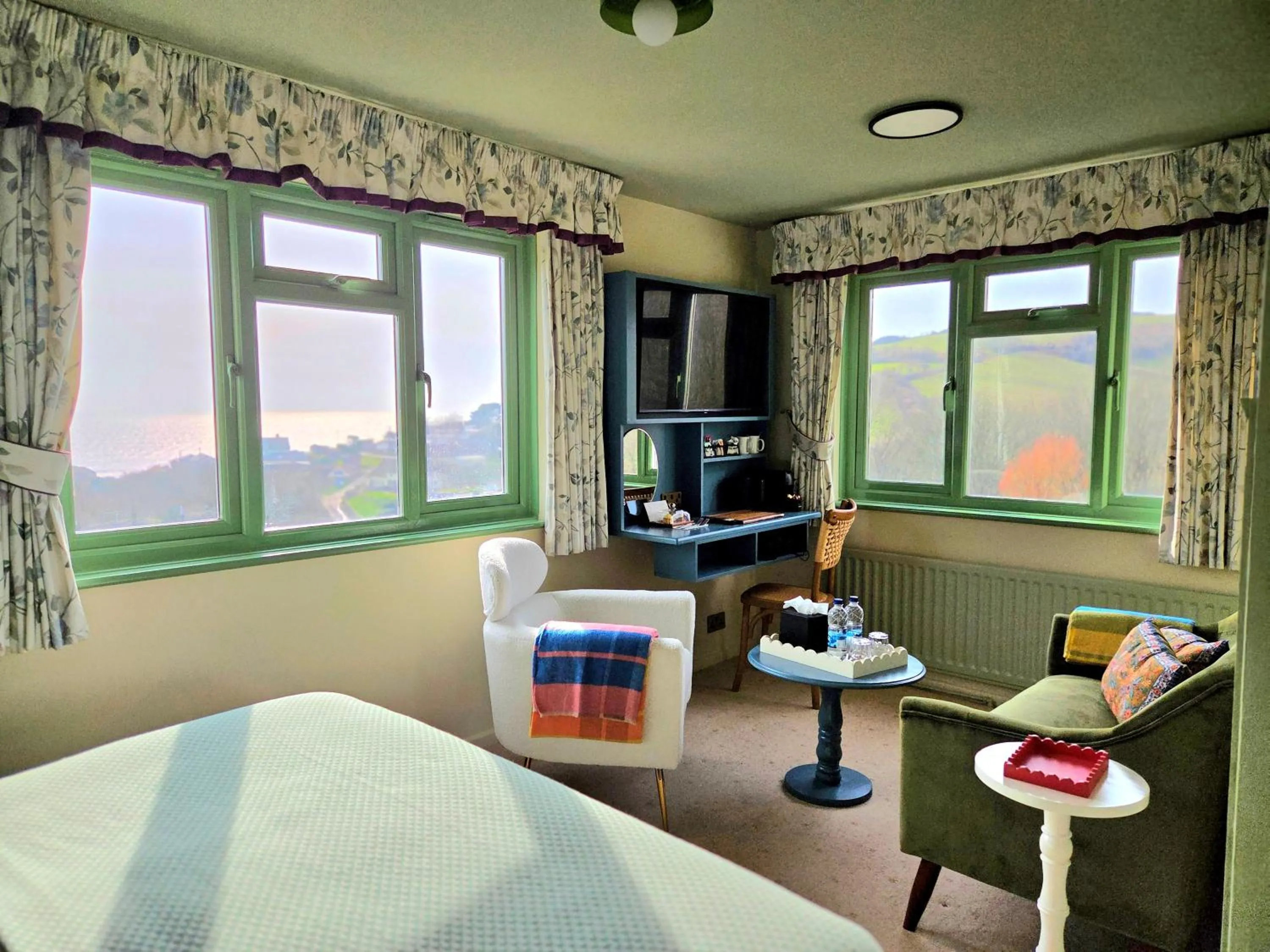 Seating area, Bed in Eype's Mouth Country Hotel