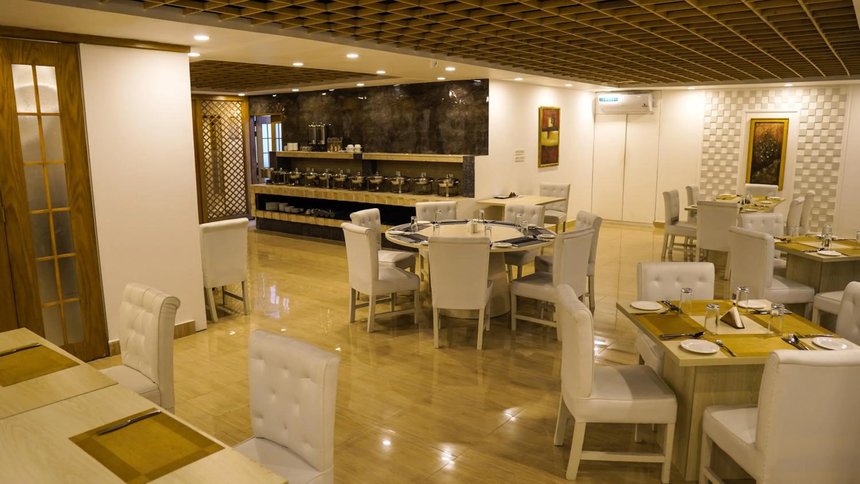 Restaurant/places to eat in Grand Vistana