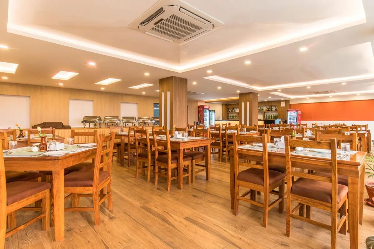 Restaurant/places to eat in Park Safari Resort, Chitwan National Park