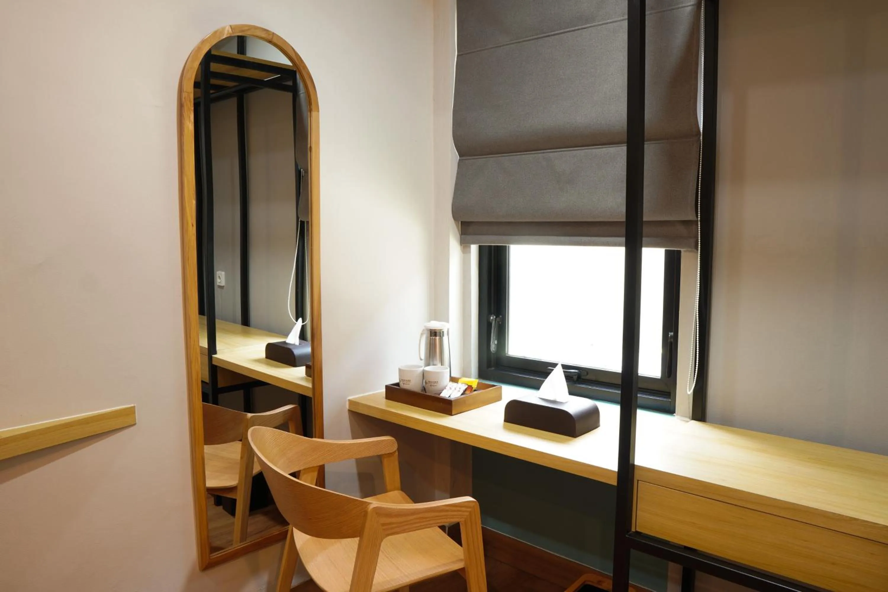 wardrobe in Ardiana Suite Hotel By Sajiwa