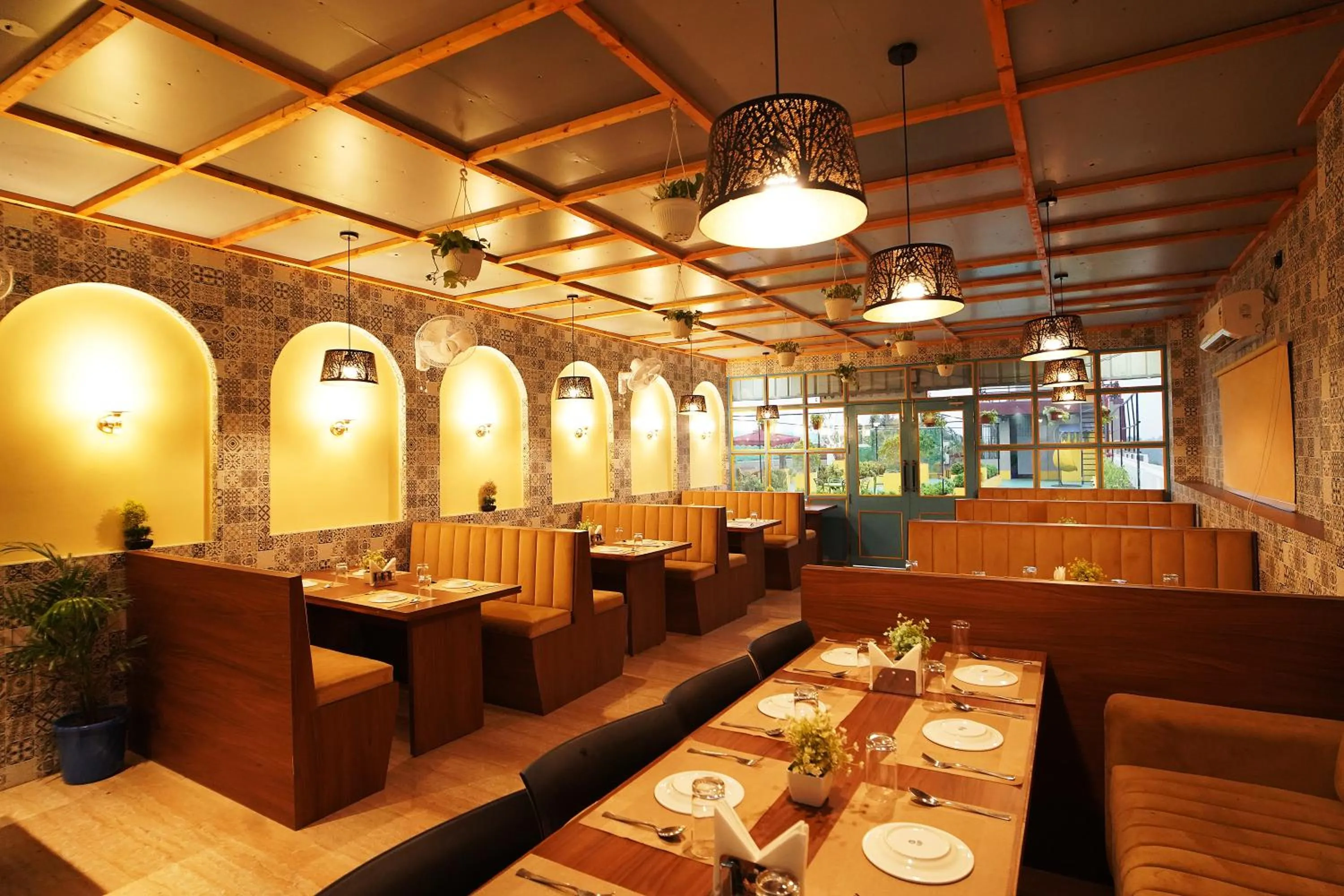 Restaurant/places to eat in PS Luxury Hotel