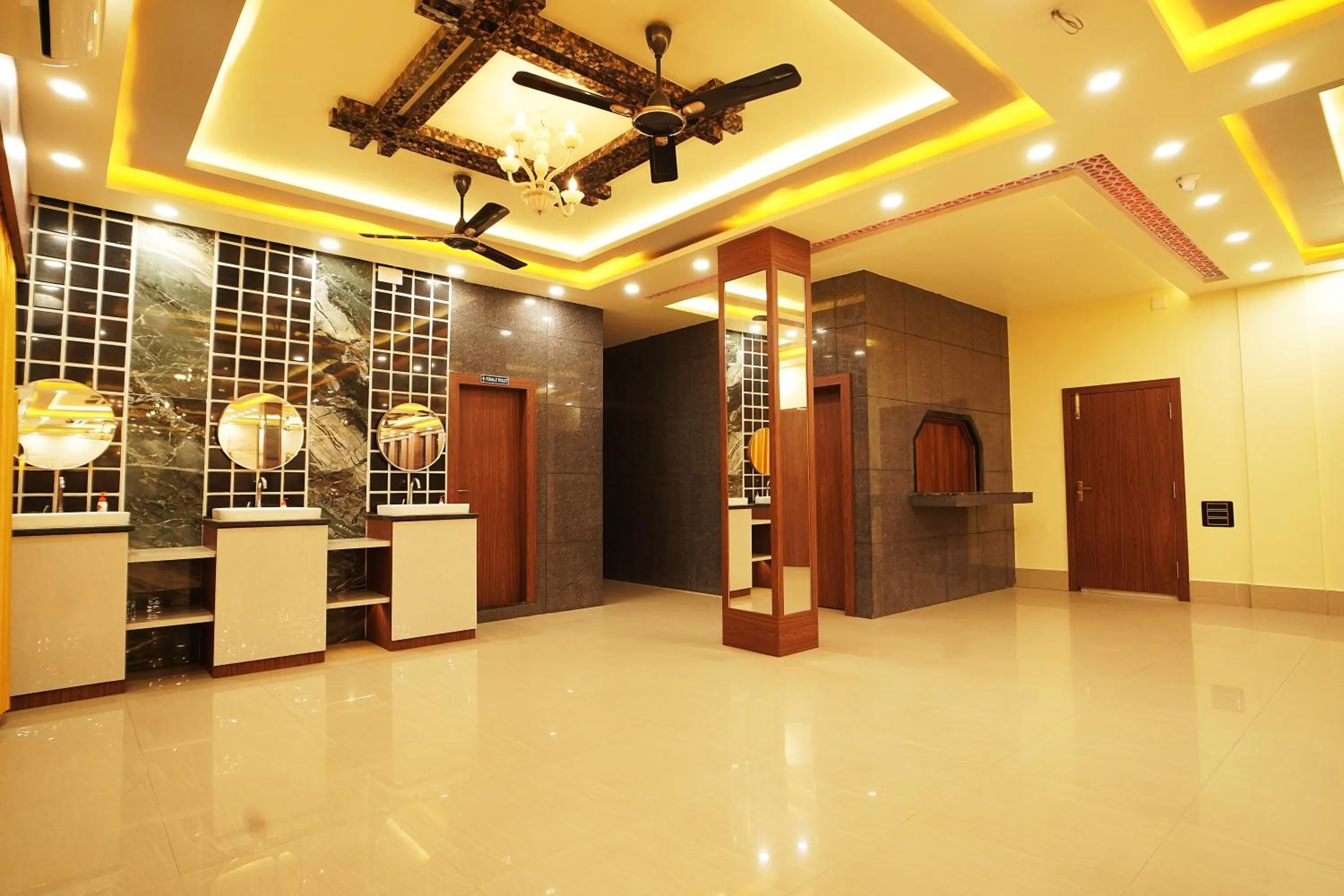 Kitchen or kitchenette in PS Luxury Hotel