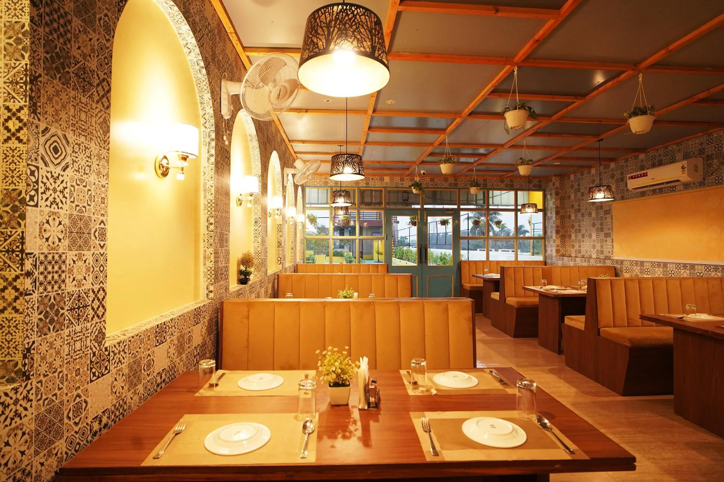 Restaurant/places to eat in PS Luxury Hotel