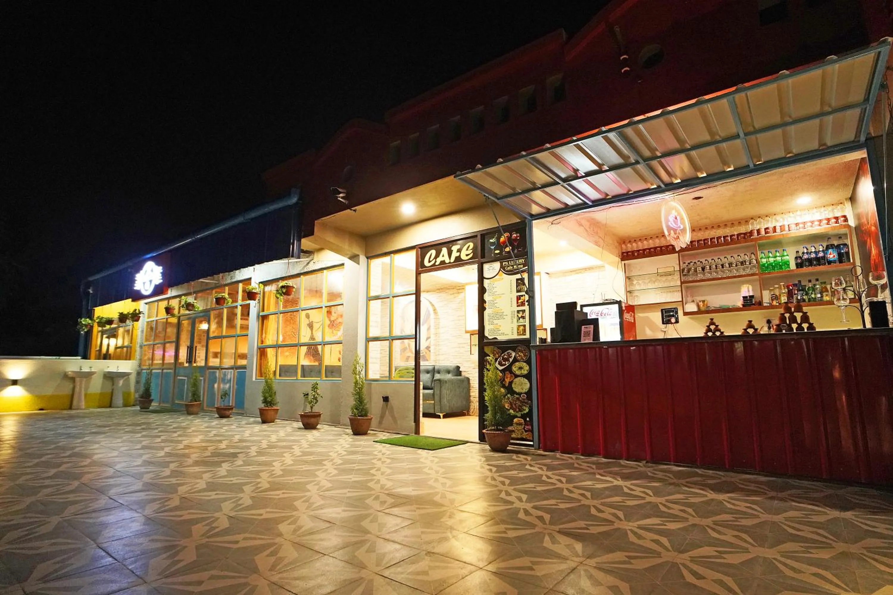Restaurant/places to eat in PS Luxury Hotel