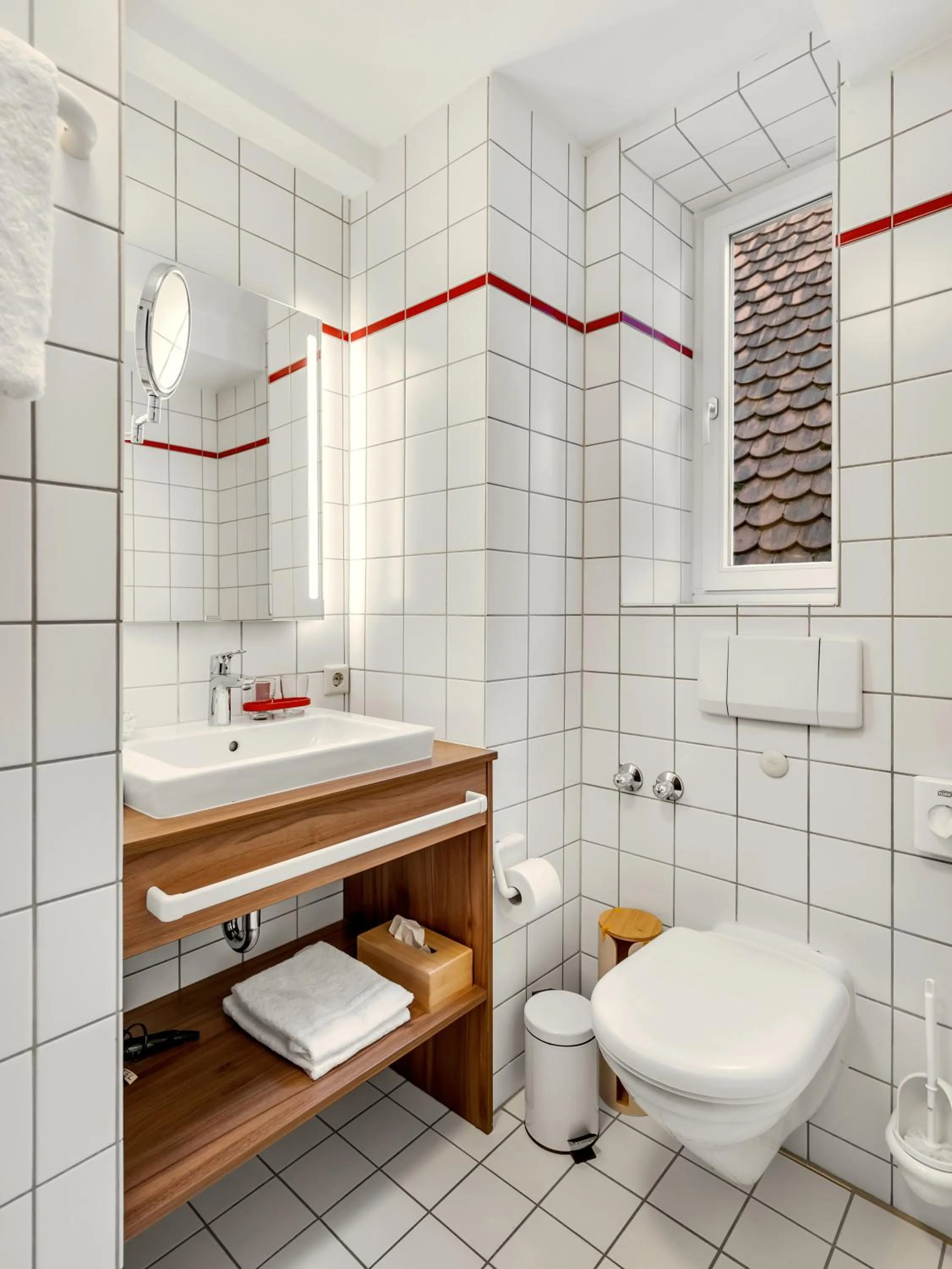 Shower in Artistique Hotel