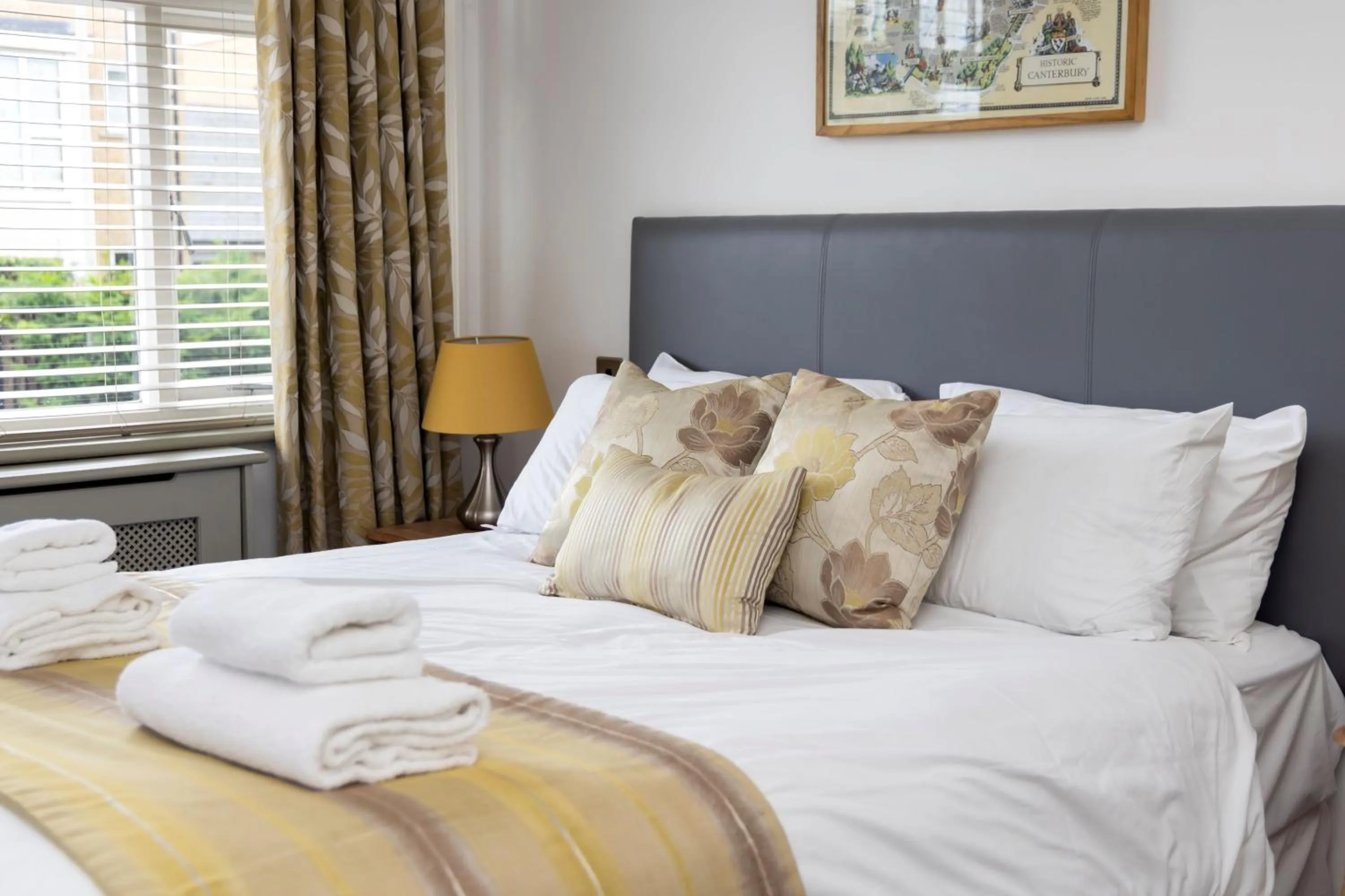 Bedroom, Bed in The Bat and Ball