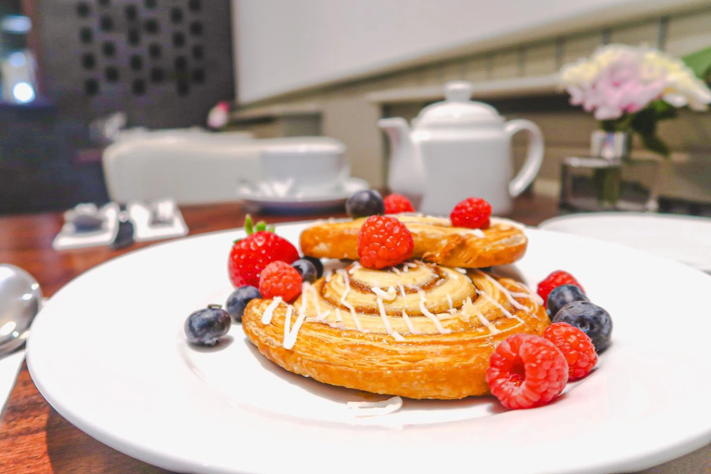 Breakfast in The Bat and Ball