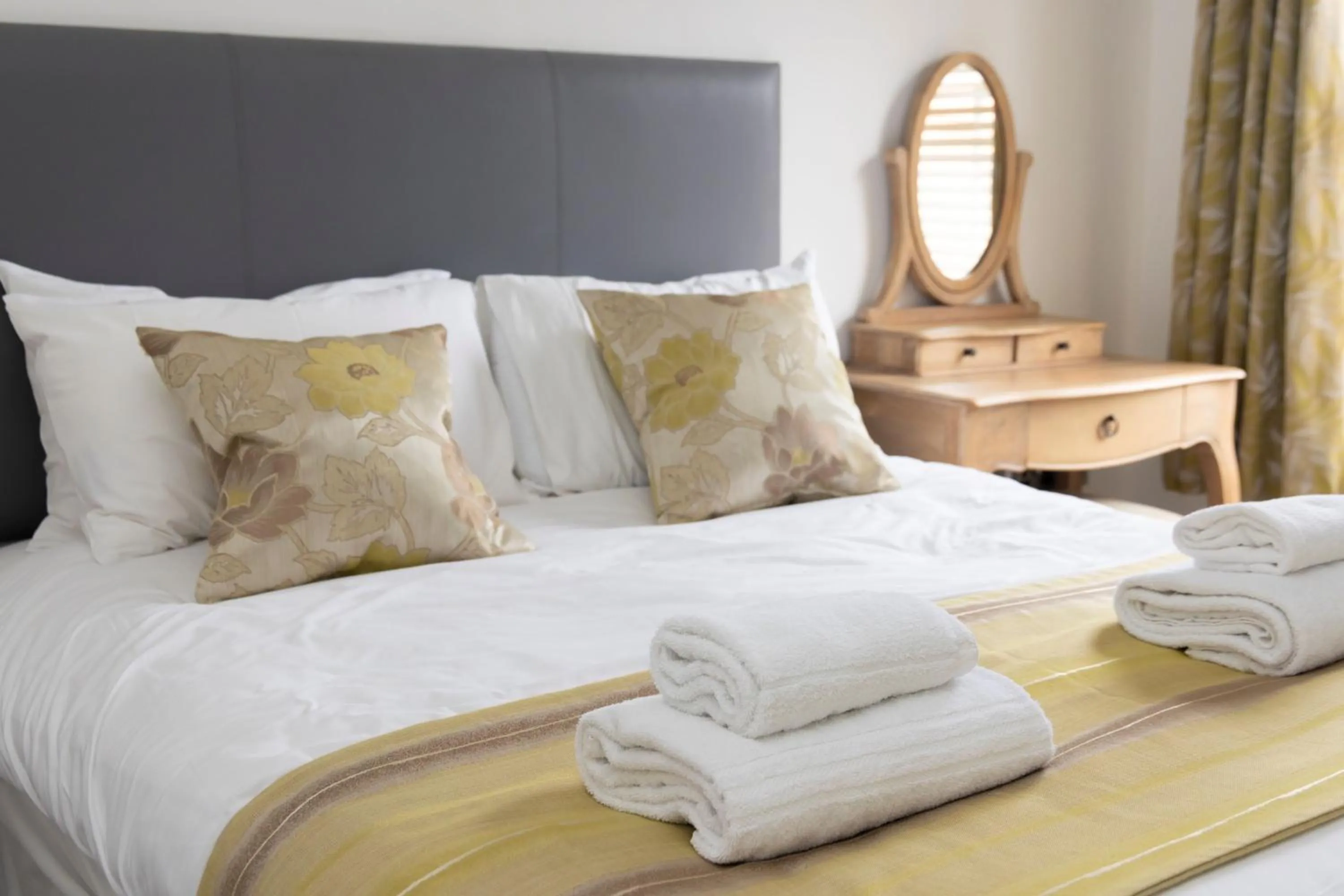 Bedroom, Bed in The Bat and Ball