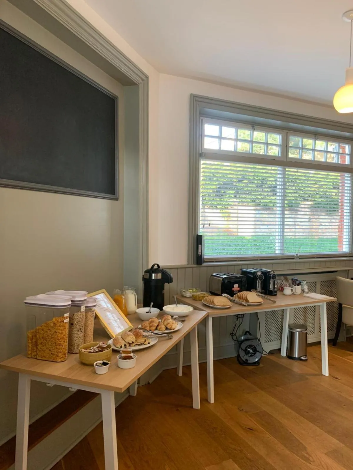 Breakfast in The Bat and Ball