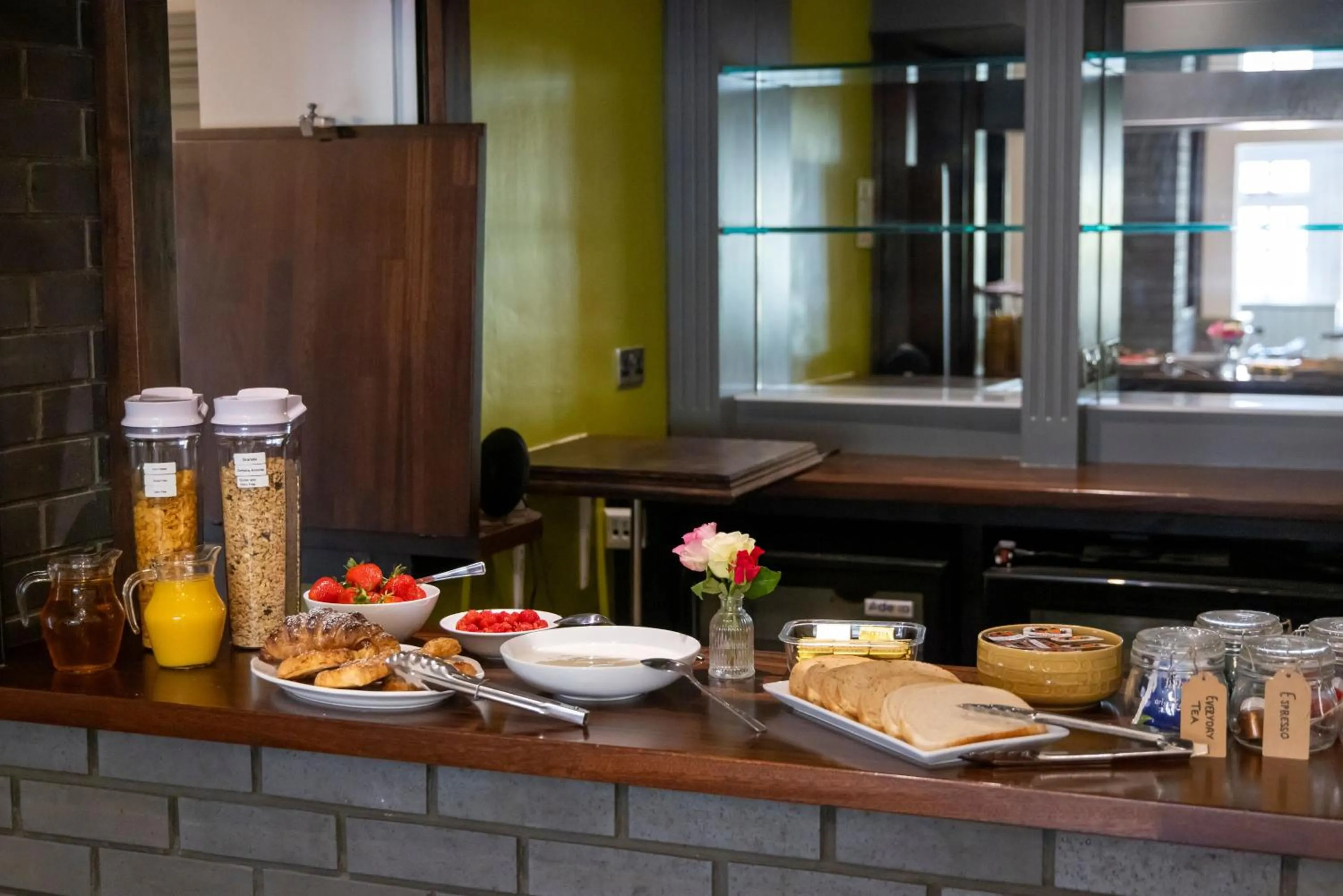 Breakfast in The Bat and Ball