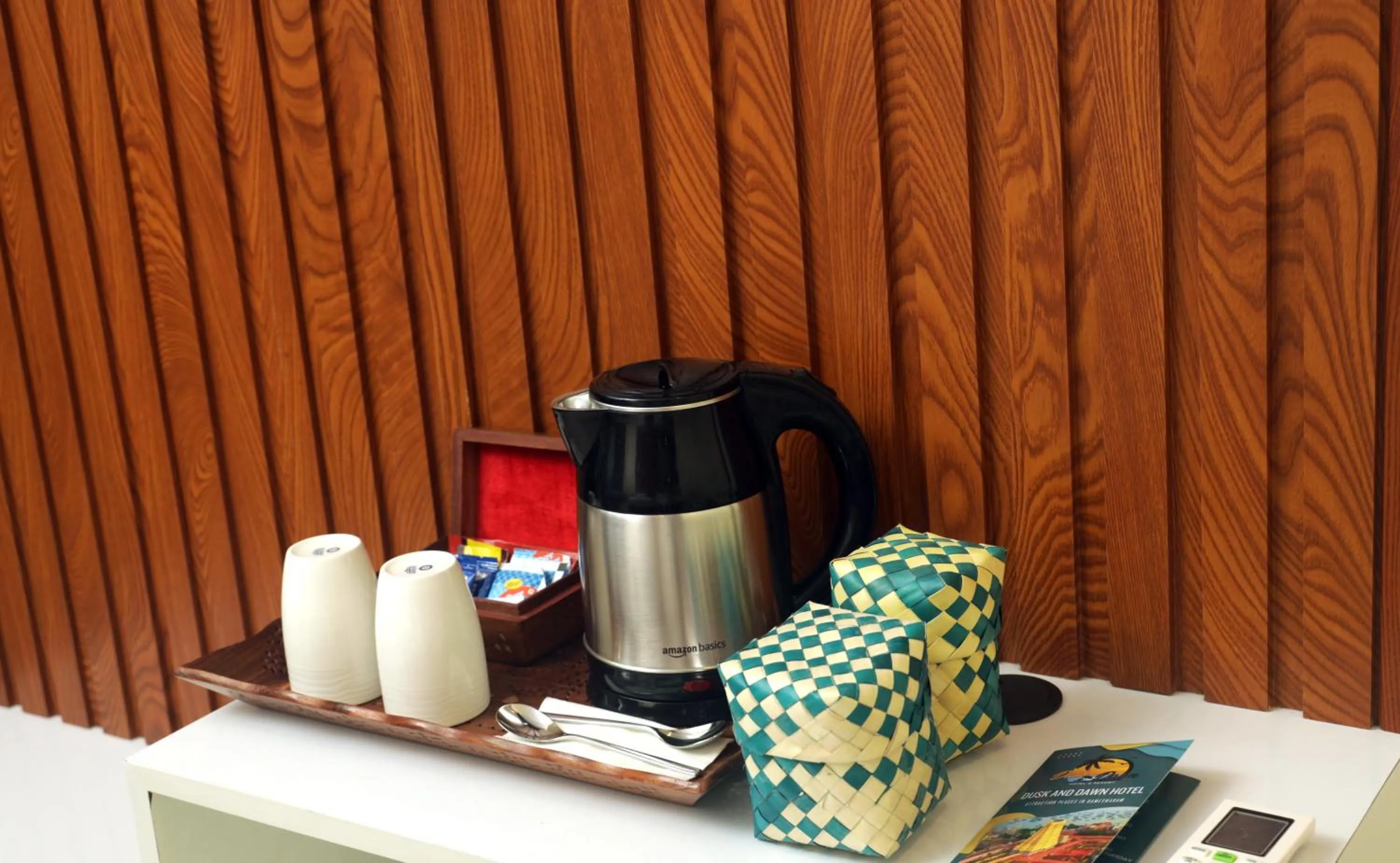 Coffee/tea facilities in Hotel Dusk and Dawn