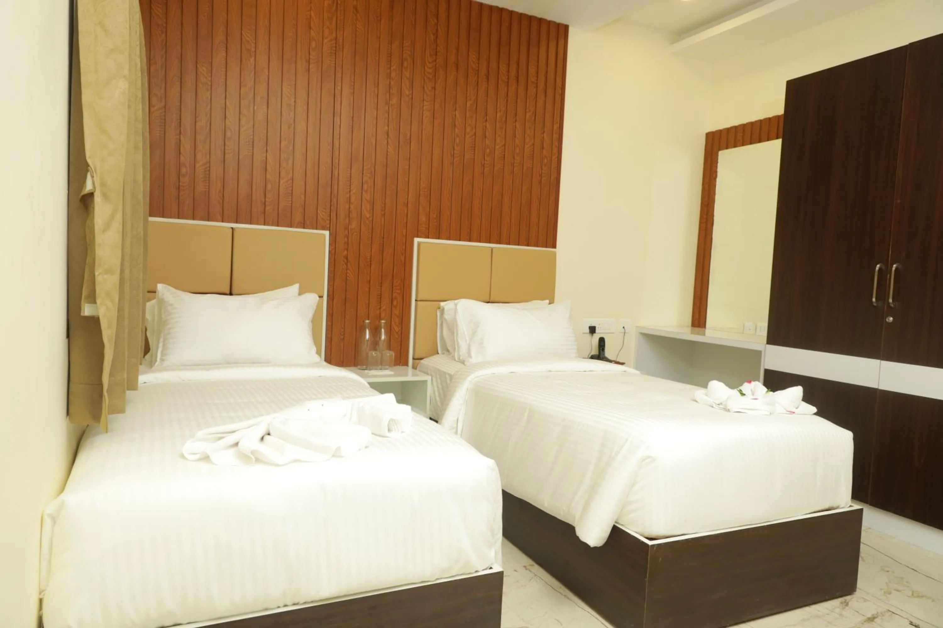 Garden view, Bed in Hotel Dusk and Dawn