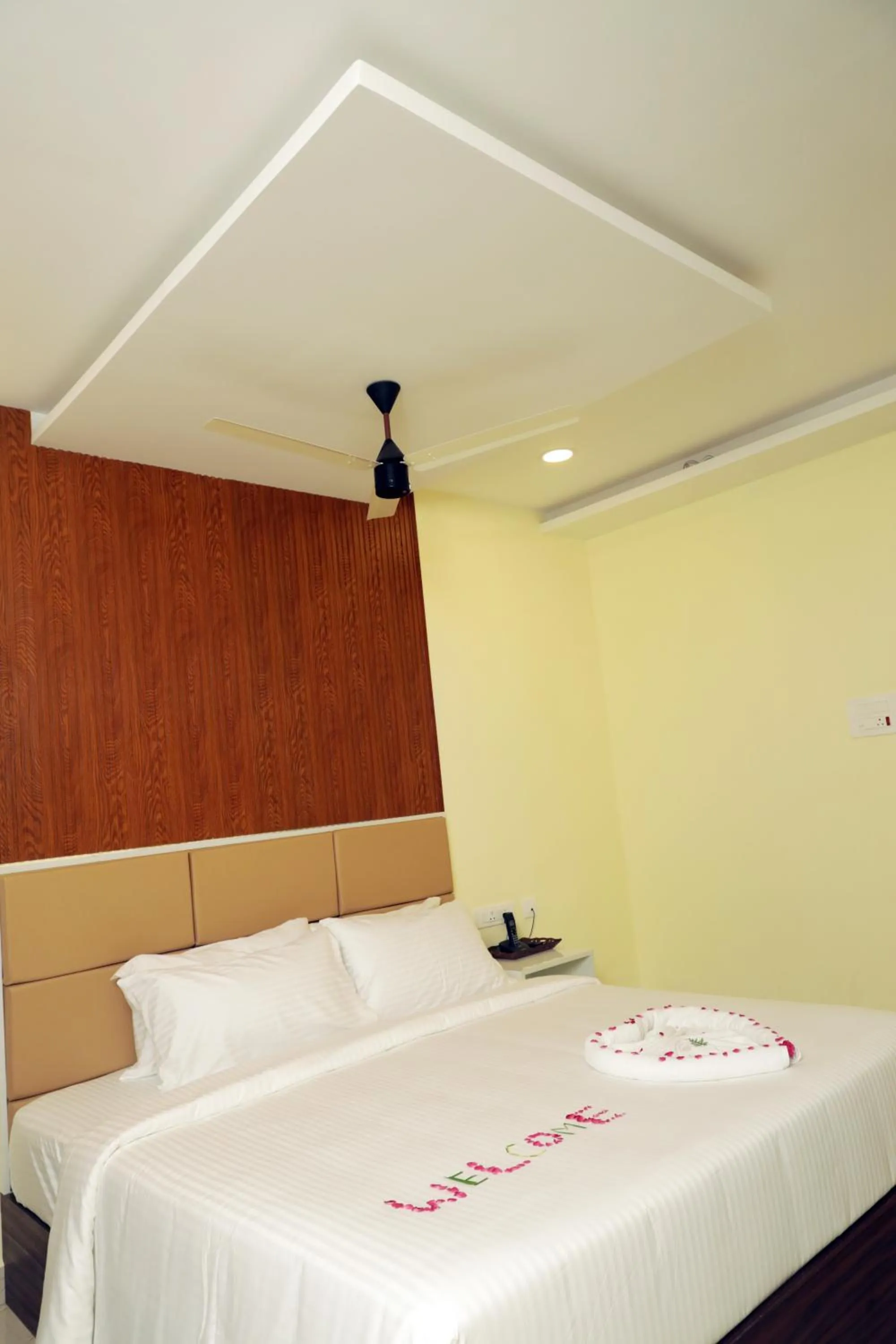 Restaurant/places to eat, Bed in Hotel Dusk and Dawn