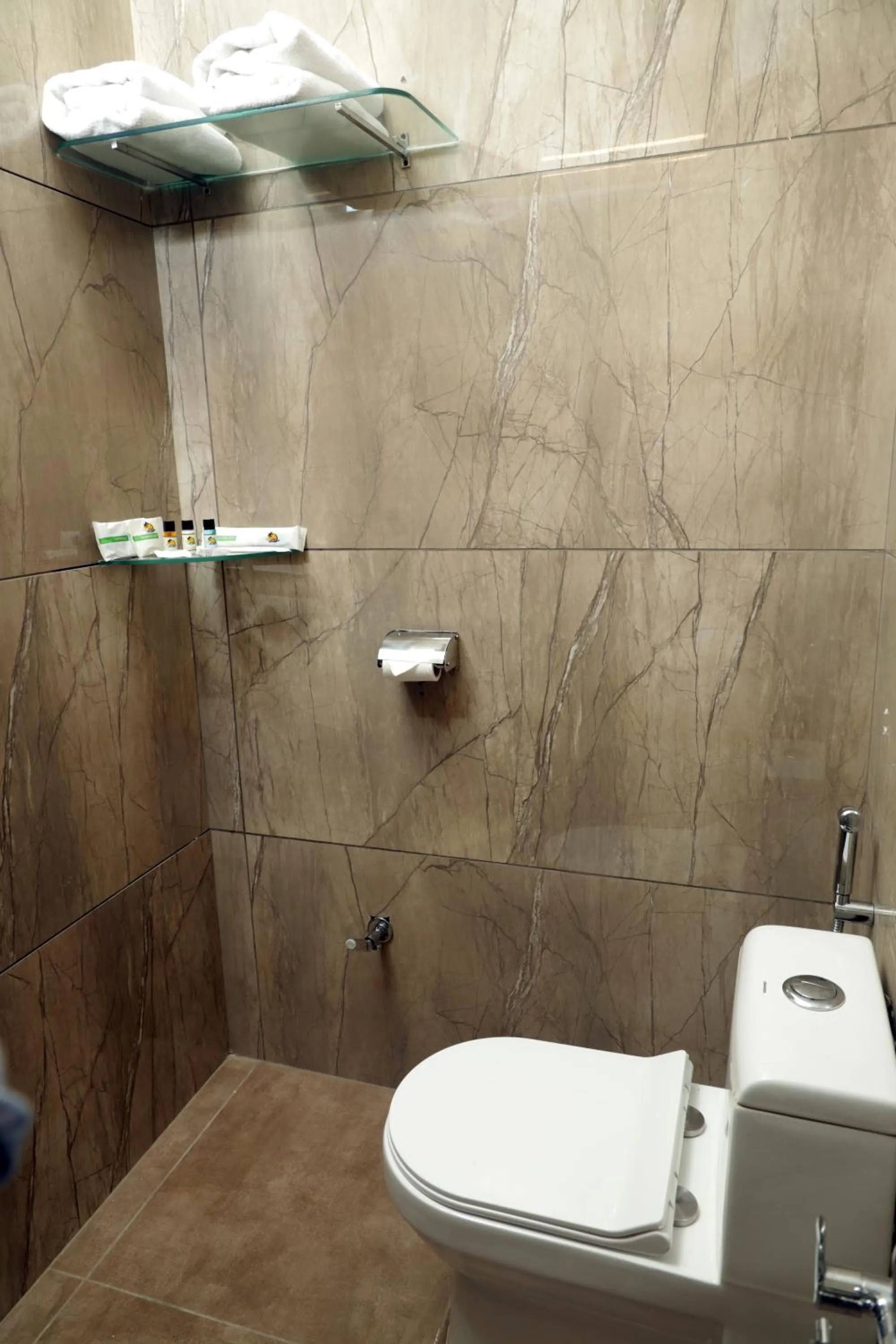 Shower in Hotel Dusk and Dawn