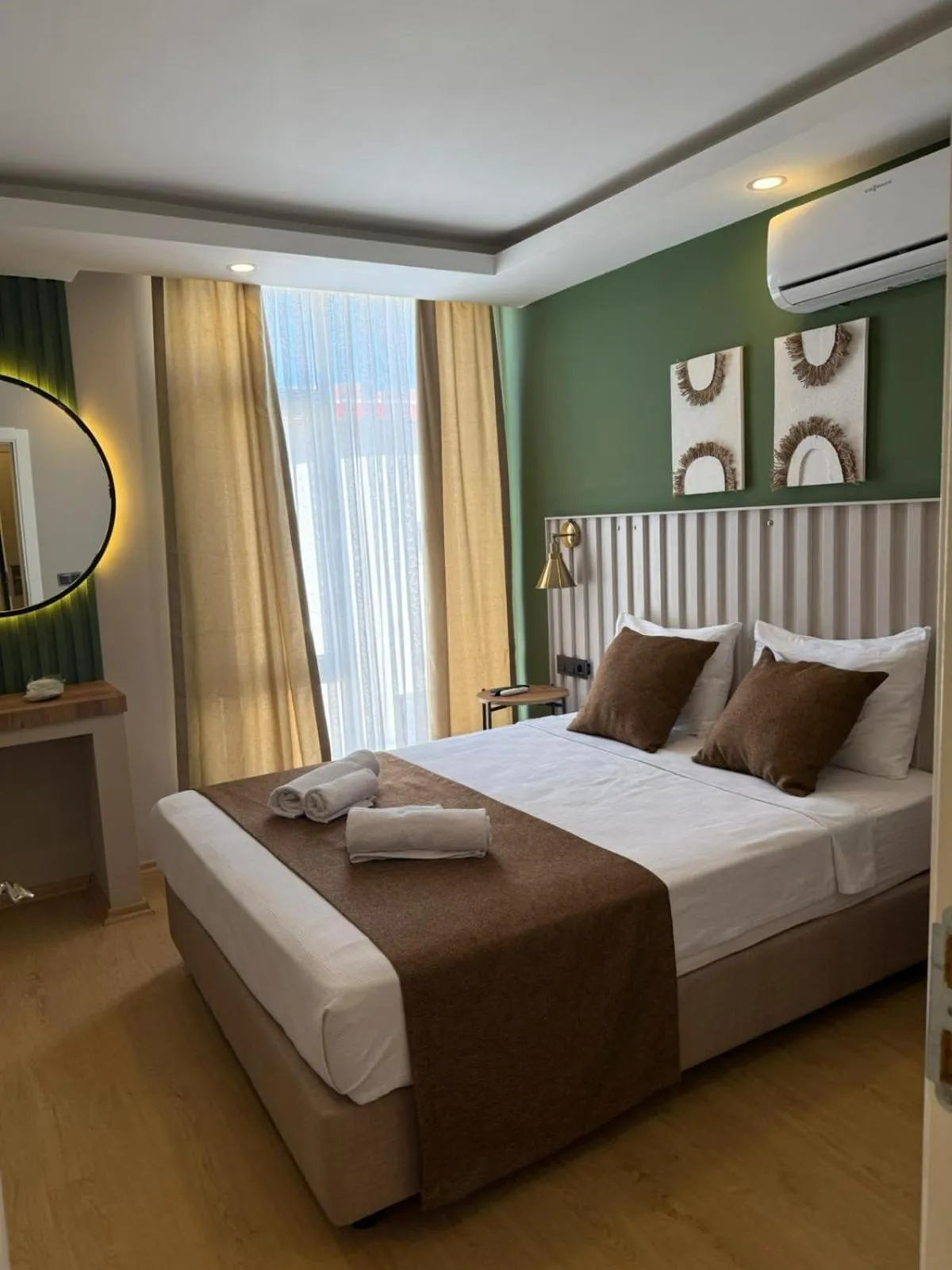 Bed in Red Castle Hotel & Pub