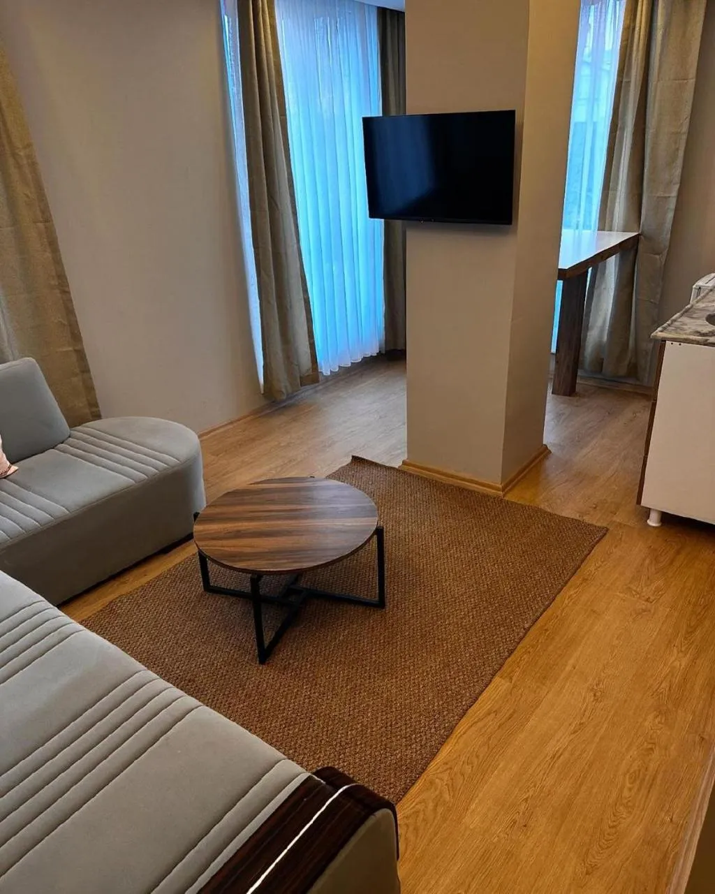 Communal lounge/ TV room, Bed in Red Castle Hotel & Pub