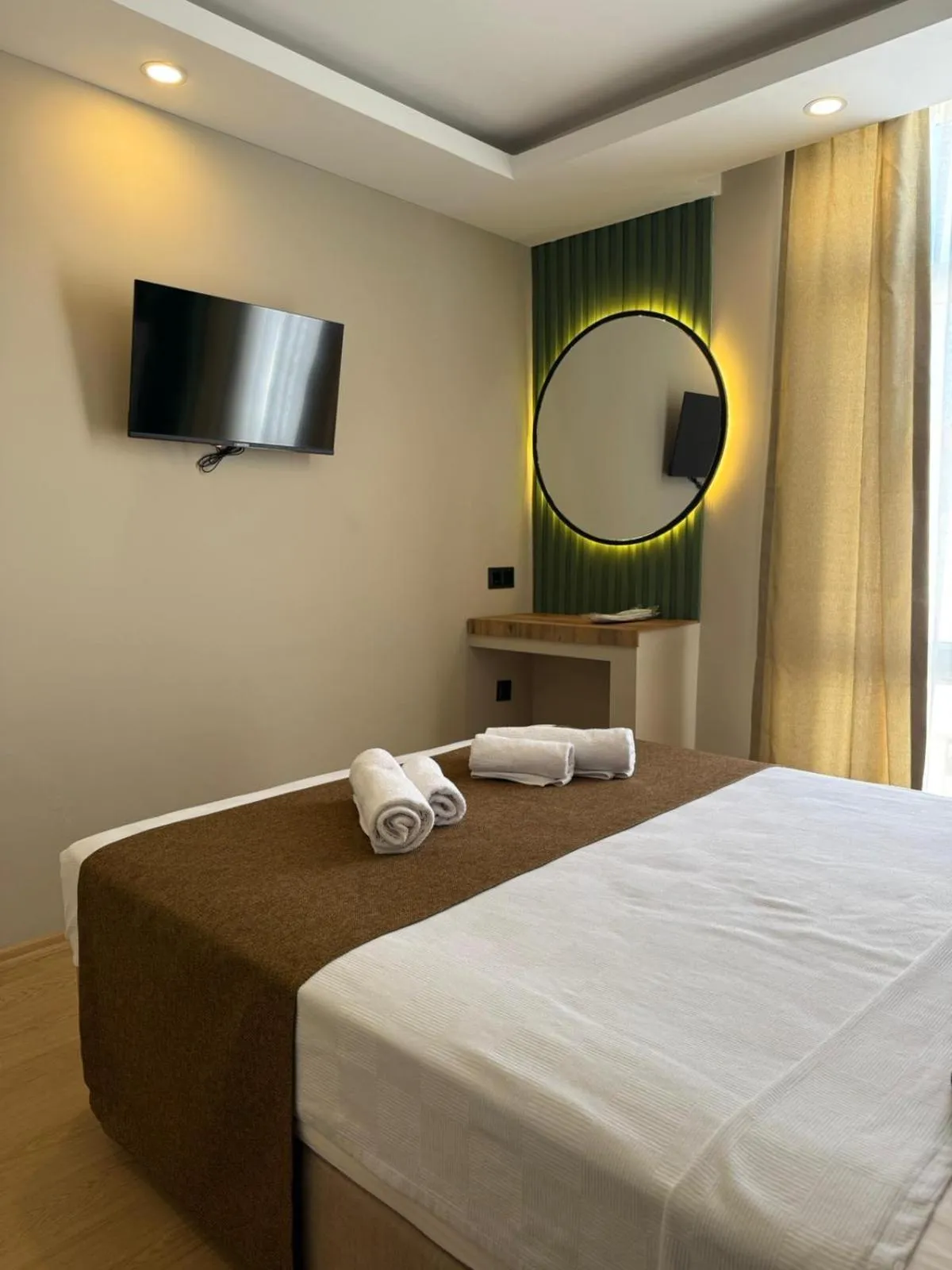 Bed in Red Castle Hotel & Pub