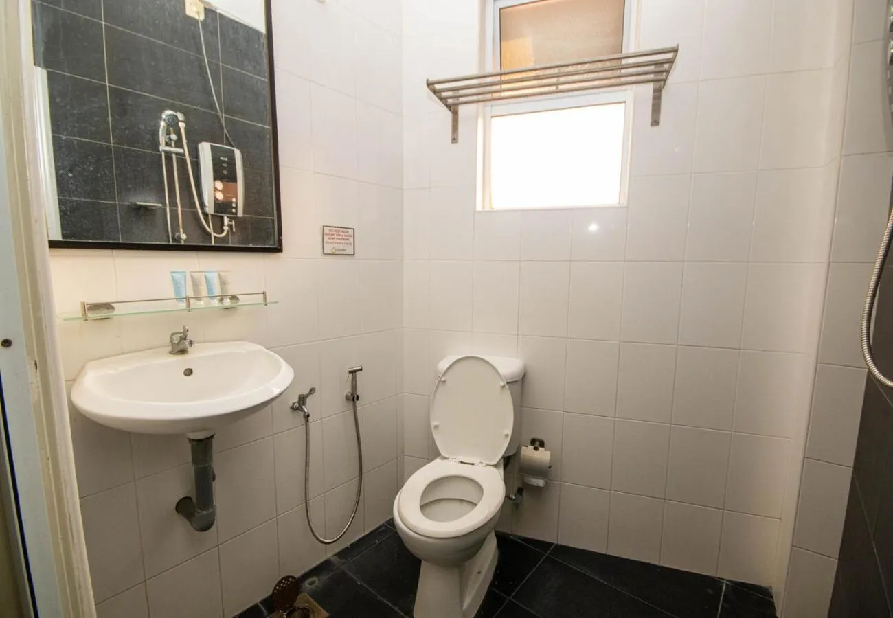 Shower in JQ Osborne Apartment