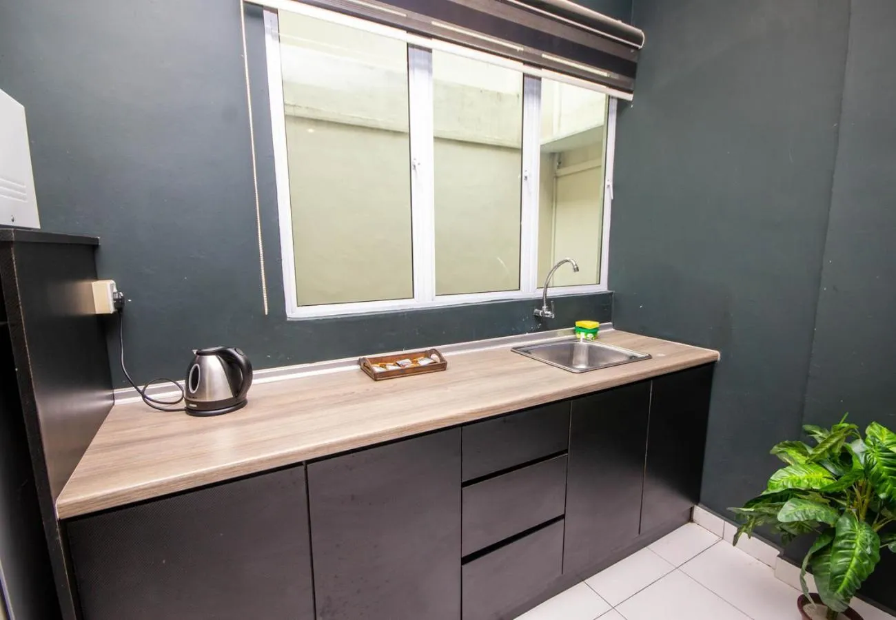 Kitchen or kitchenette in JQ Osborne Apartment