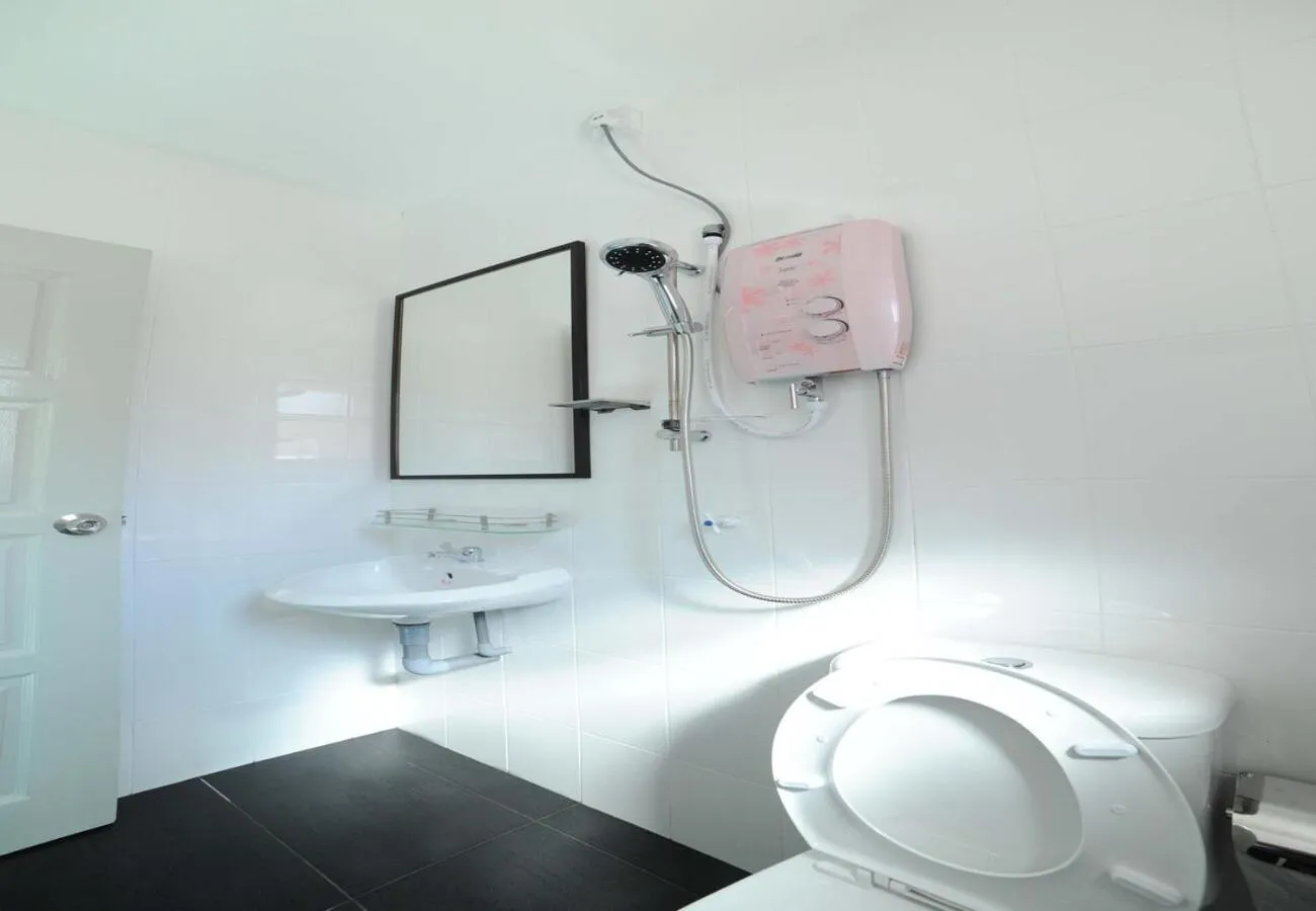 Shower in JQ Osborne Apartment