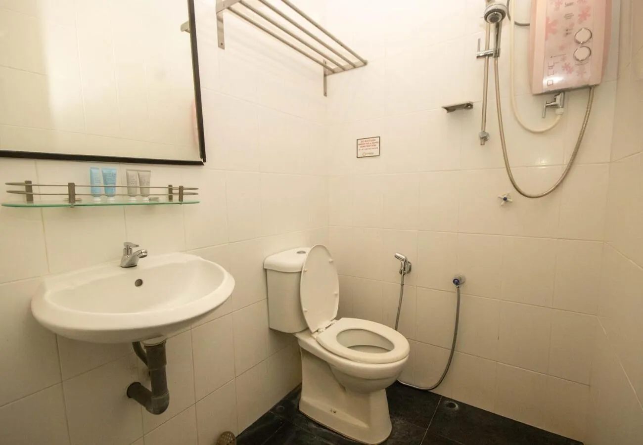 Shower in JQ Osborne Apartment