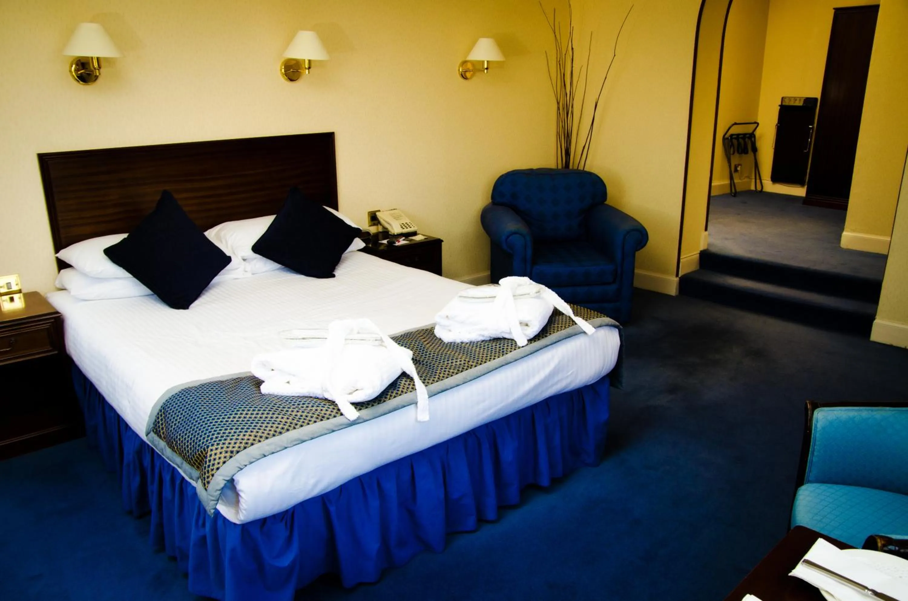 Bed in Best Western Queens Hotel