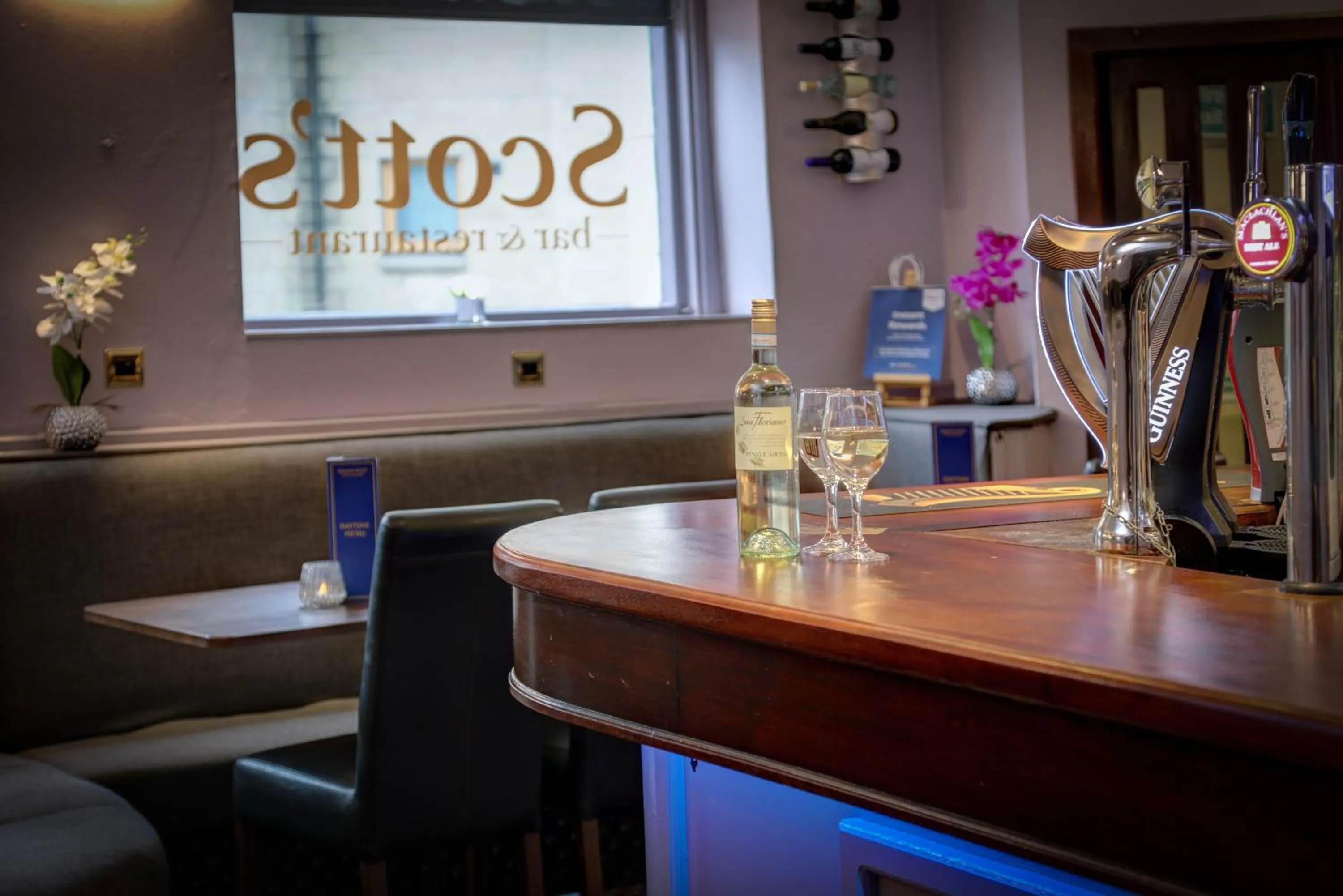 Lounge or bar, Restaurant/Places to Eat in Best Western Queens Hotel