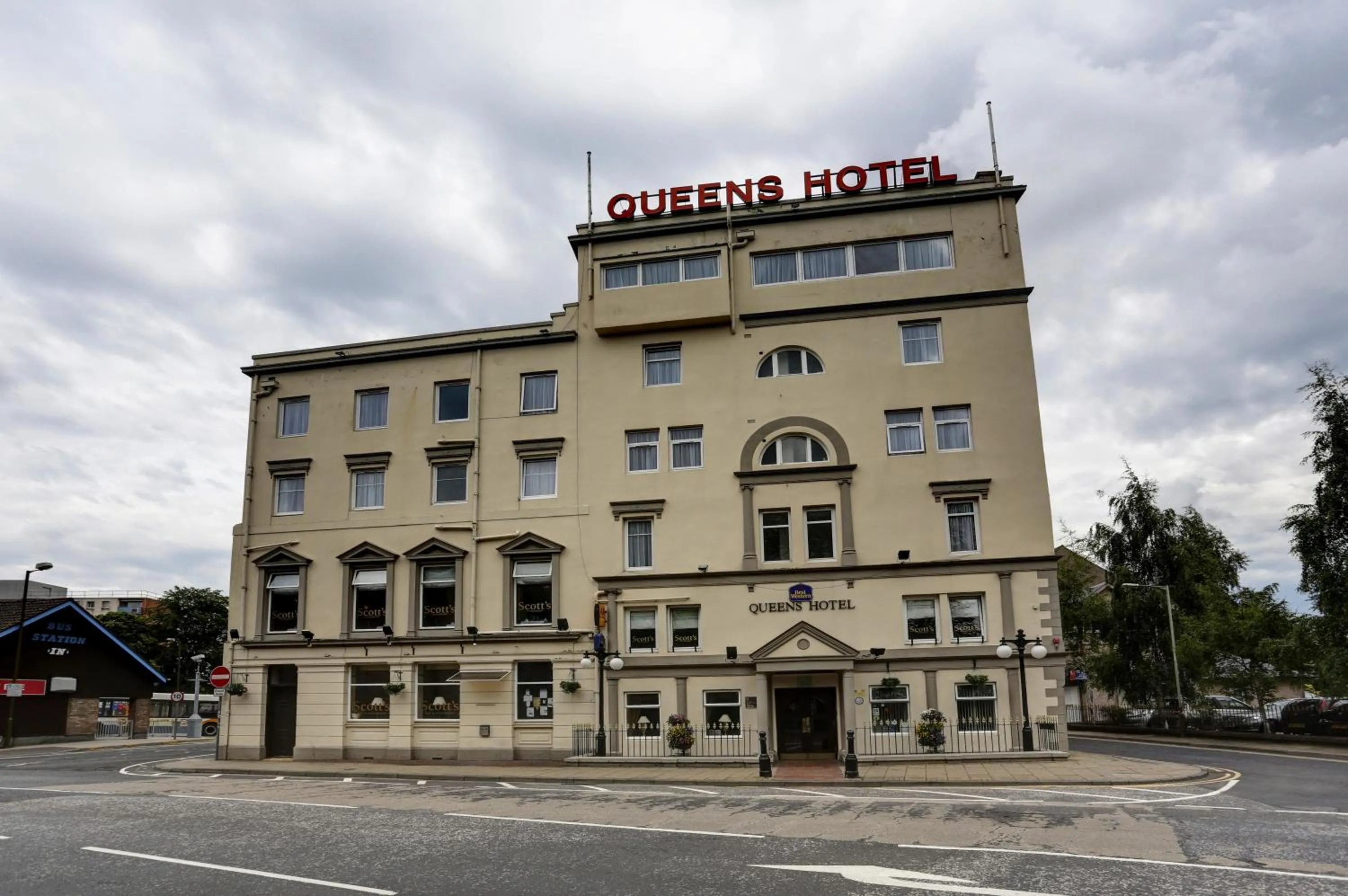 Facade/entrance, Property Building in Best Western Queens Hotel