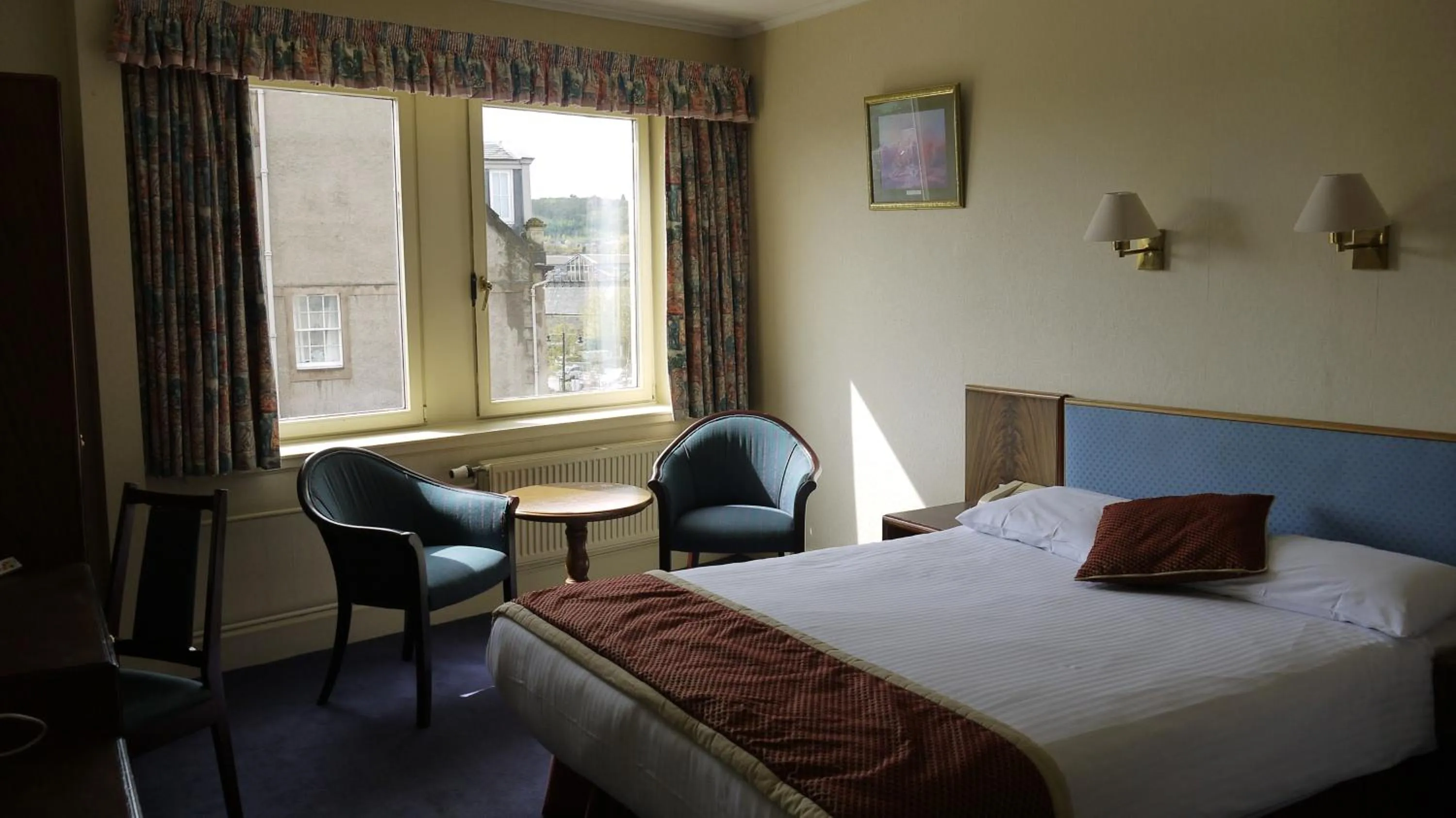 Bed in Best Western Queens Hotel