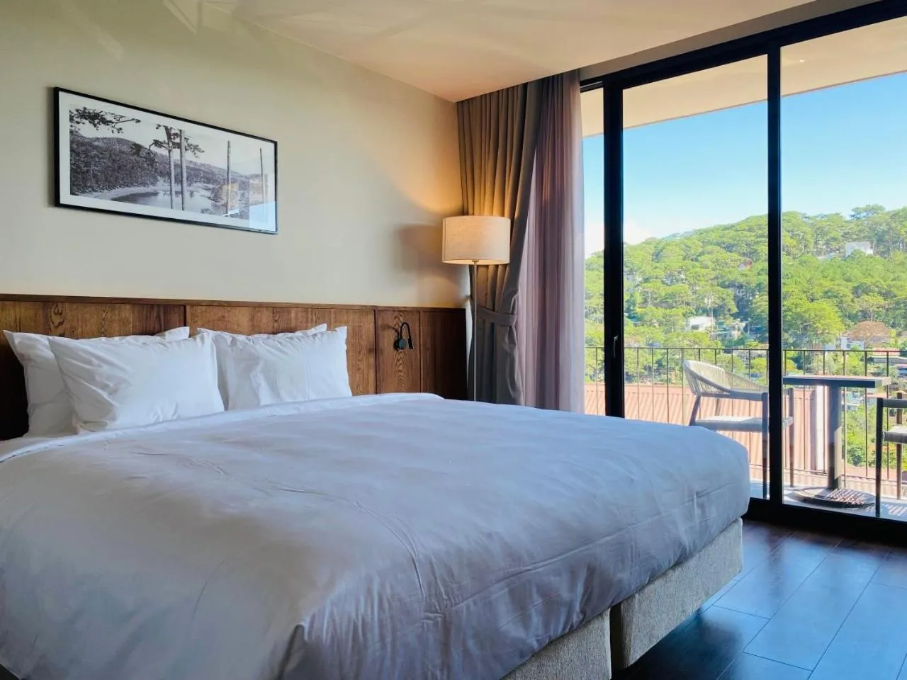 Balcony/Terrace, Bed in HLS Dalat Lodge