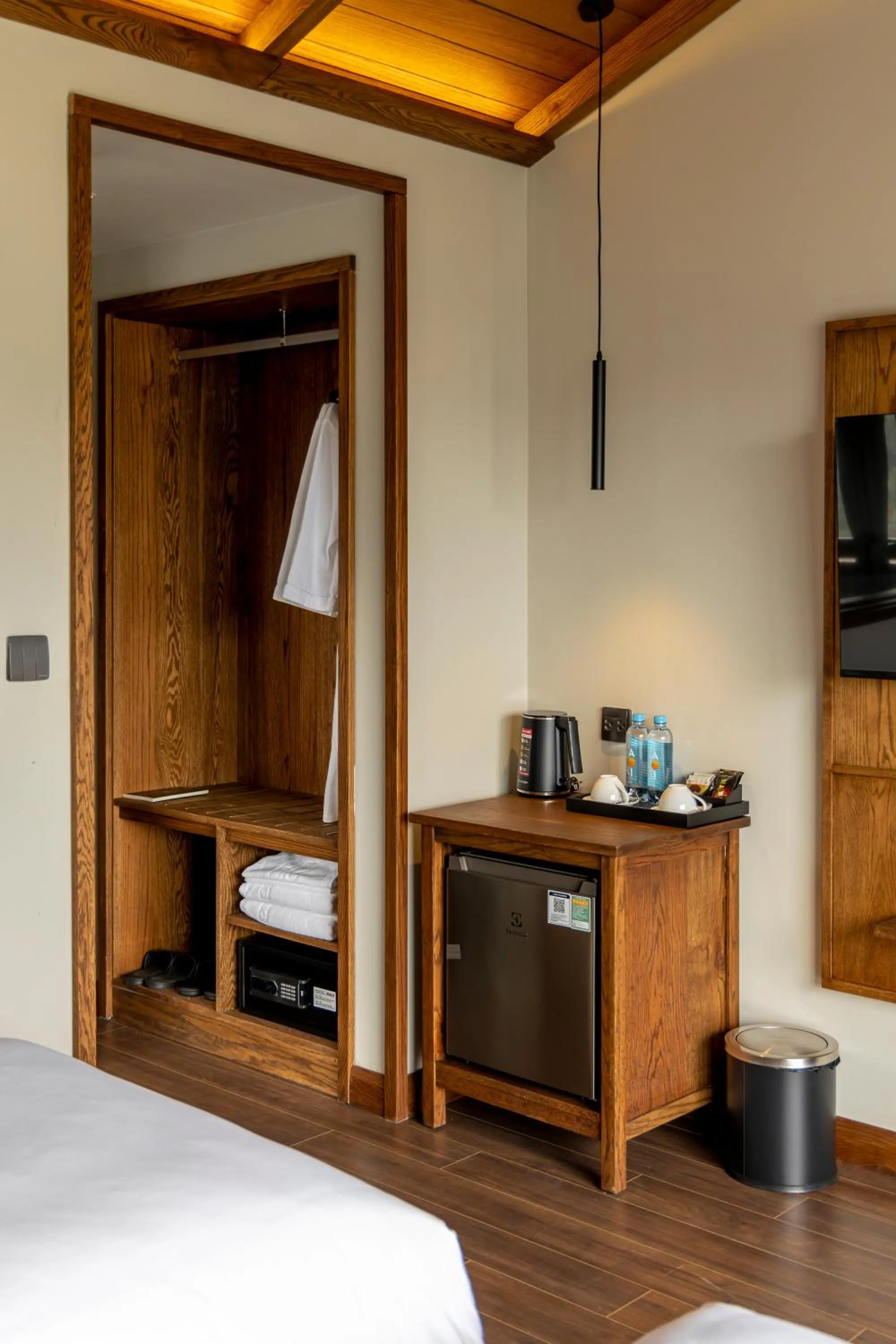 Coffee/tea facilities, Bed in HLS Dalat Lodge