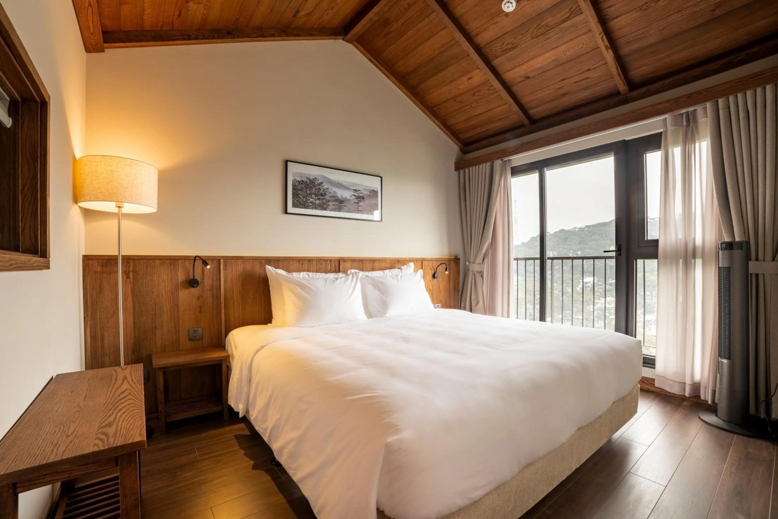 Bed in HLS Dalat Lodge