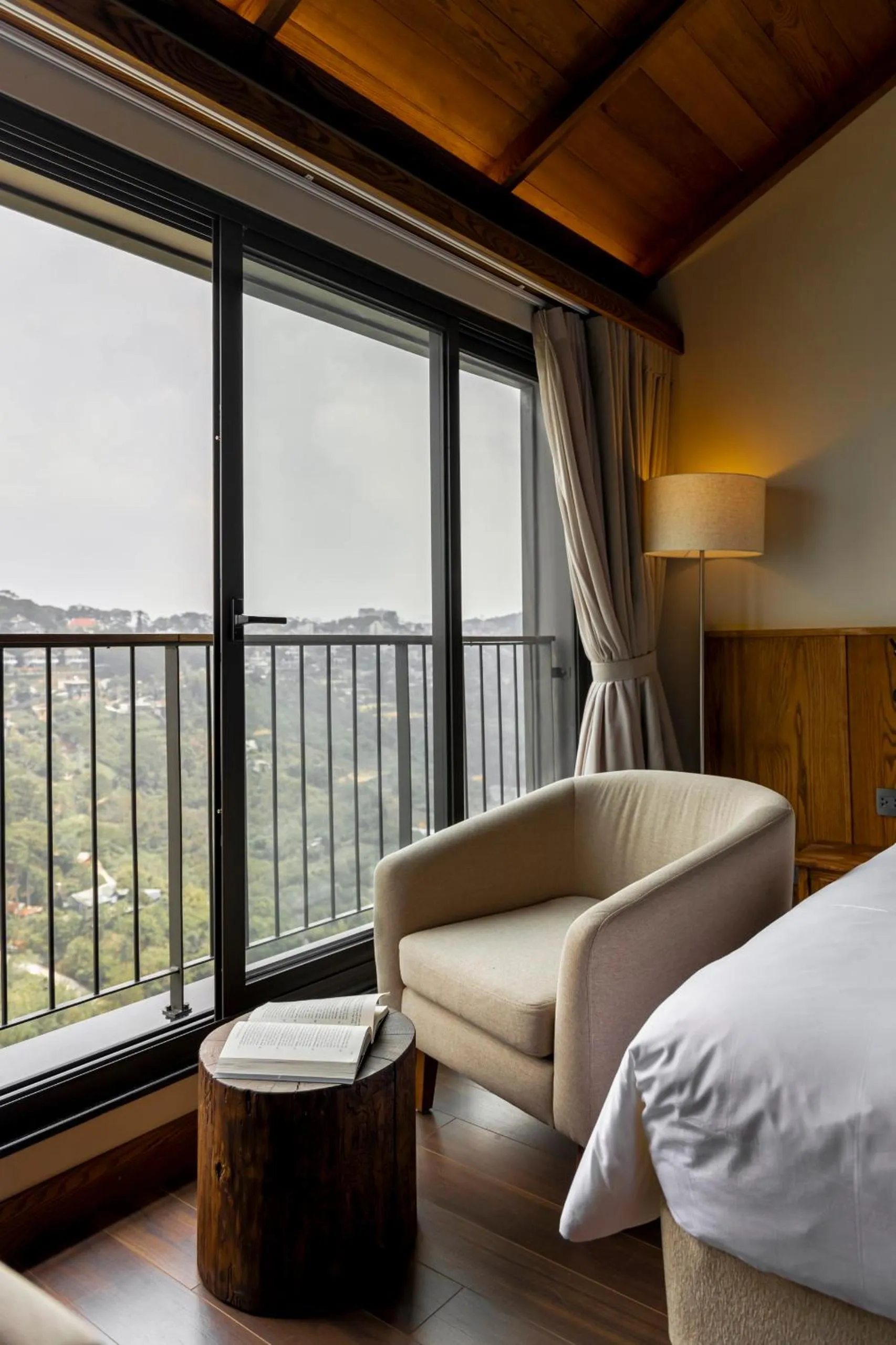 Living room, Bed in HLS Dalat Lodge