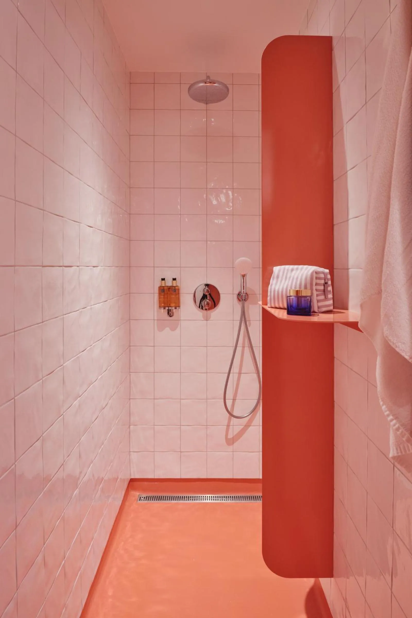 Shower in CityHub Reykjavik