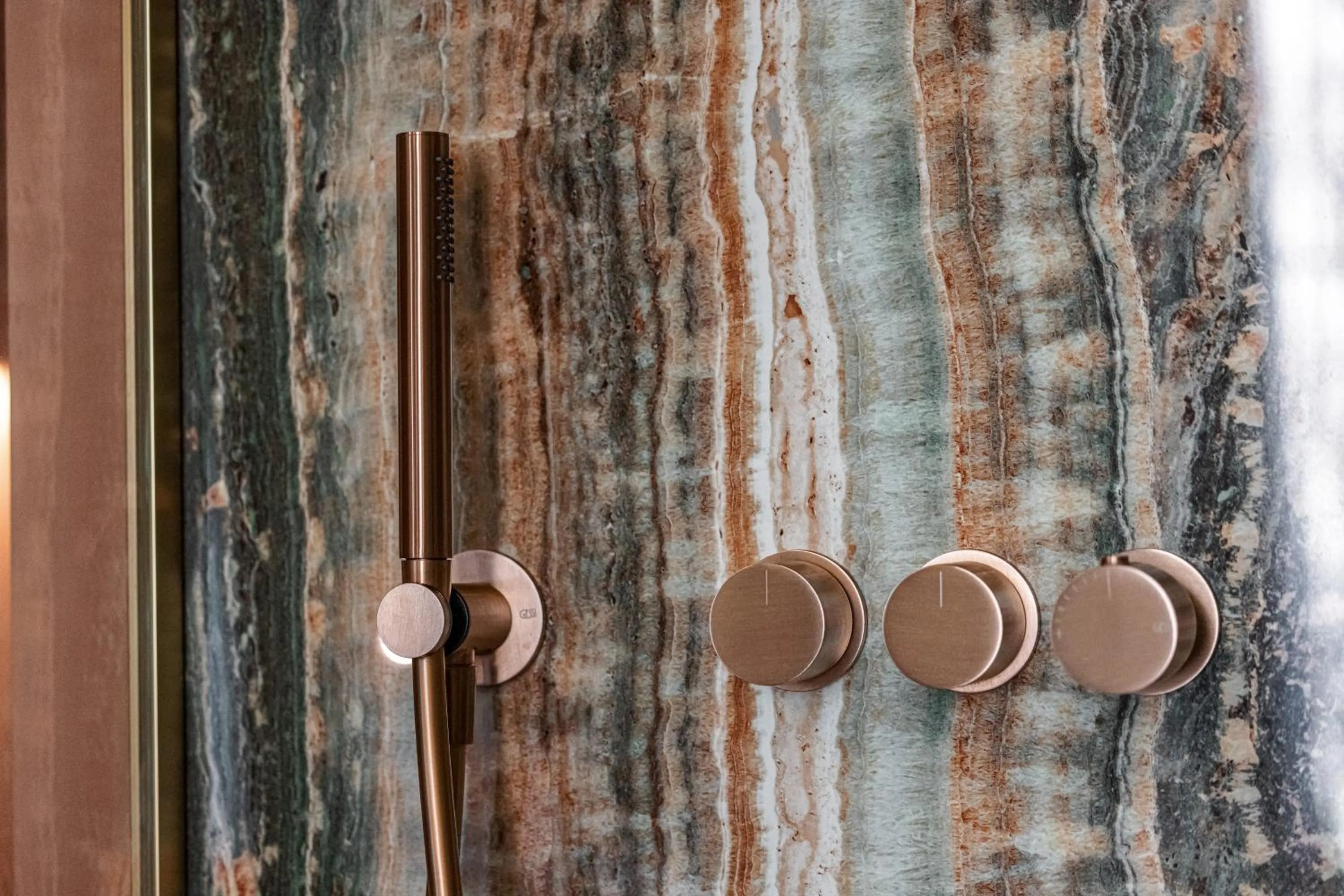 Shower in Naomi Nice