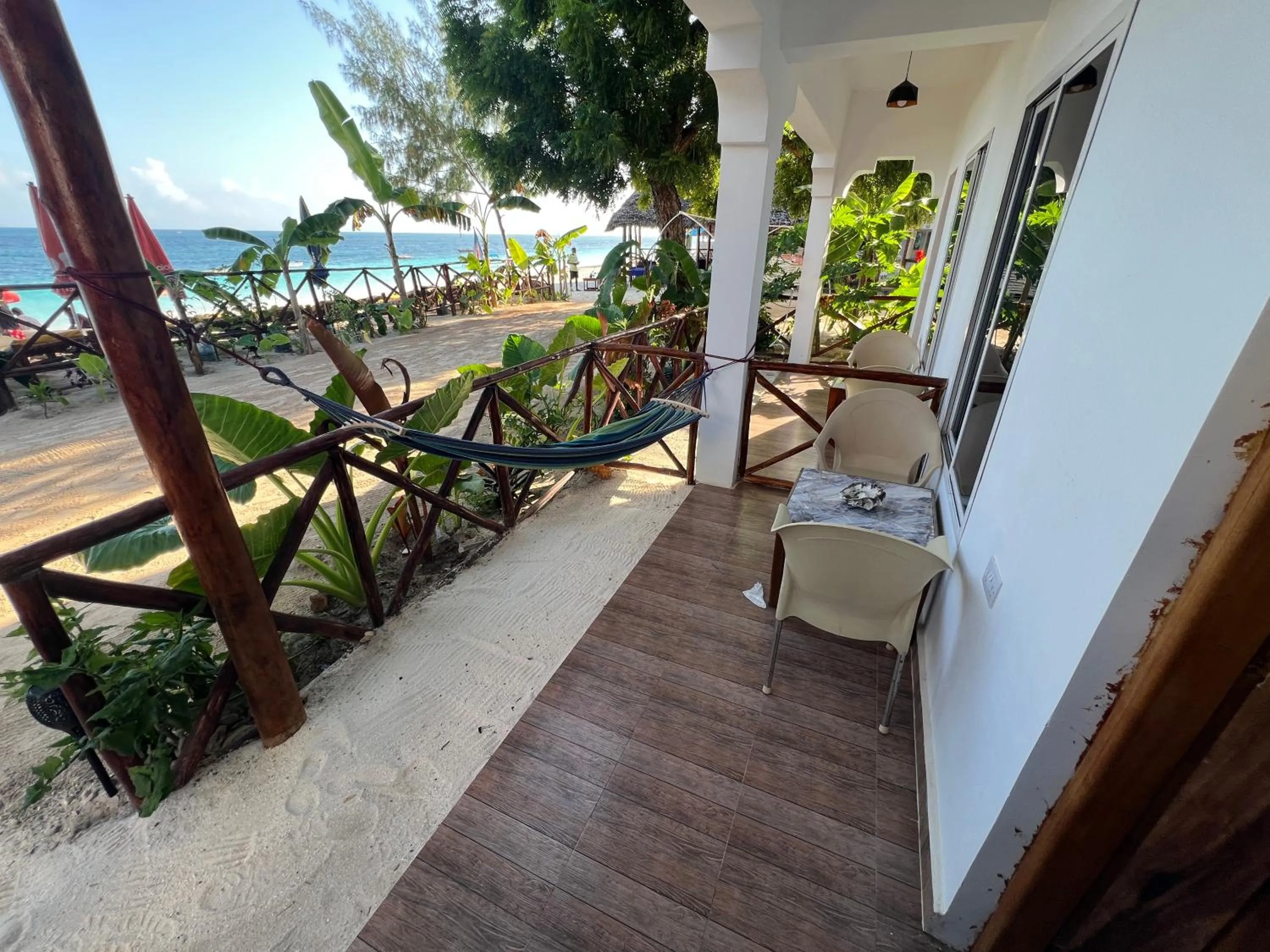 Zanzi beach hotel